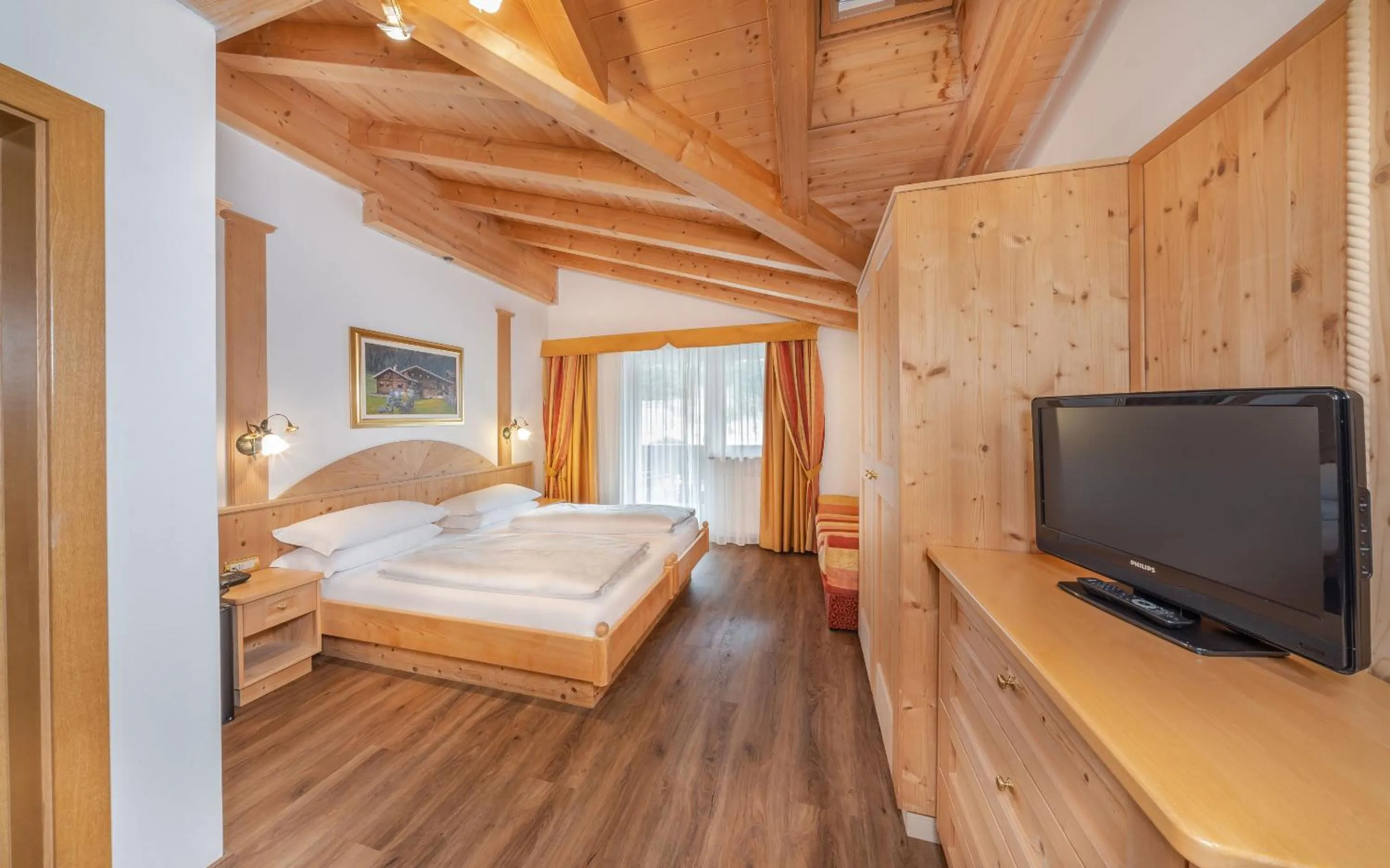 Staff, Bed in Hotel Rodella