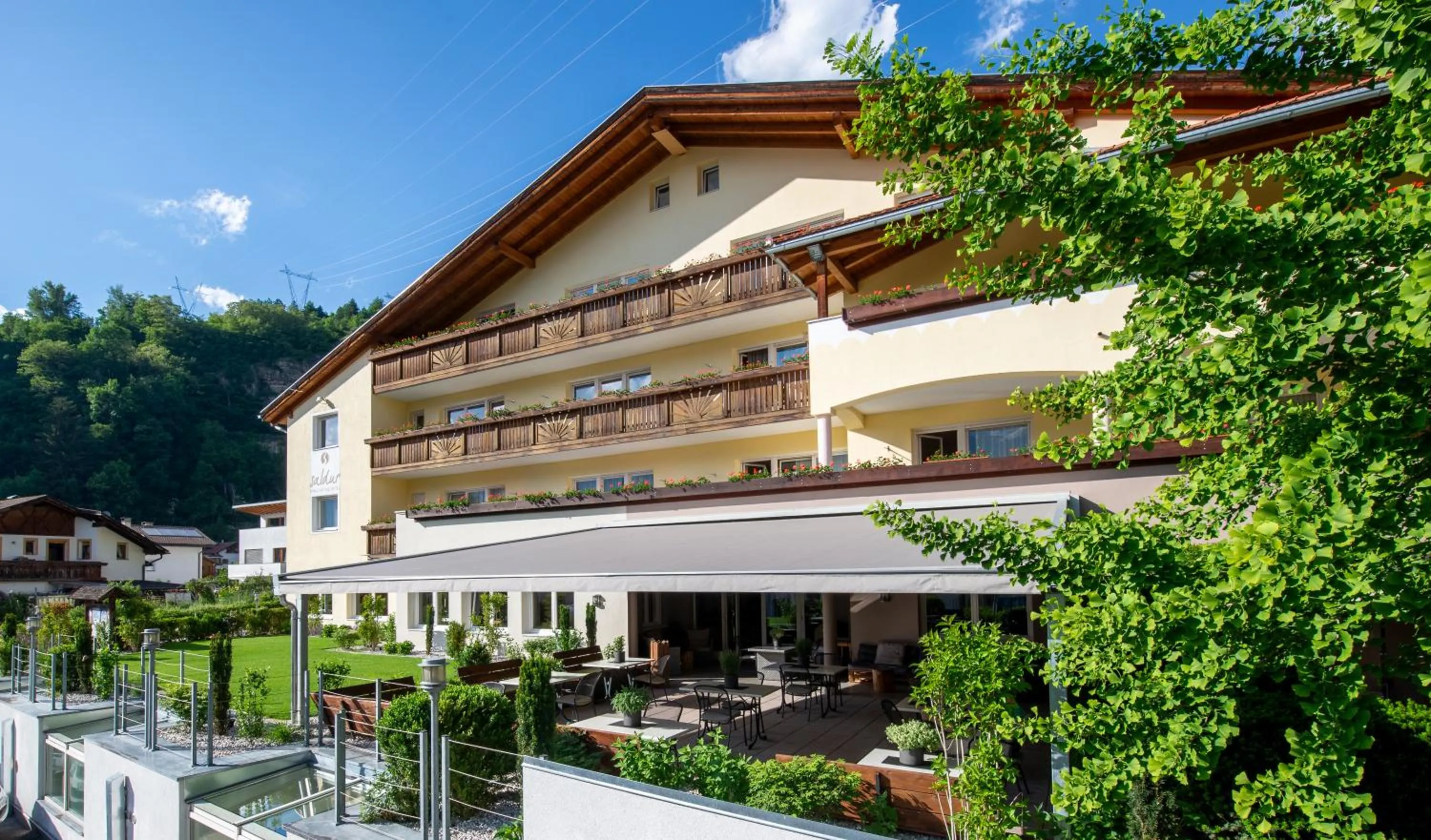 Saldur Small Active Hotel