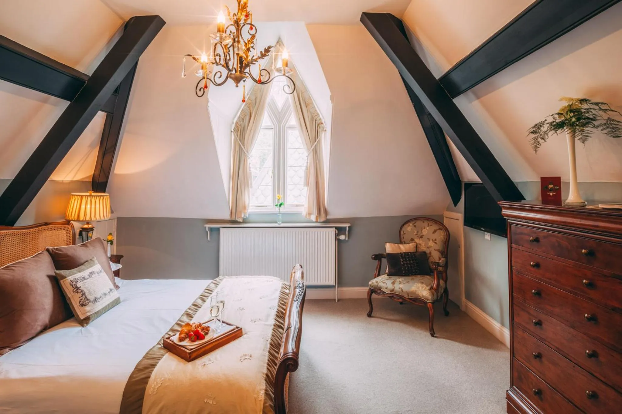 Photo of the whole room, Bed in Château Rhianfa