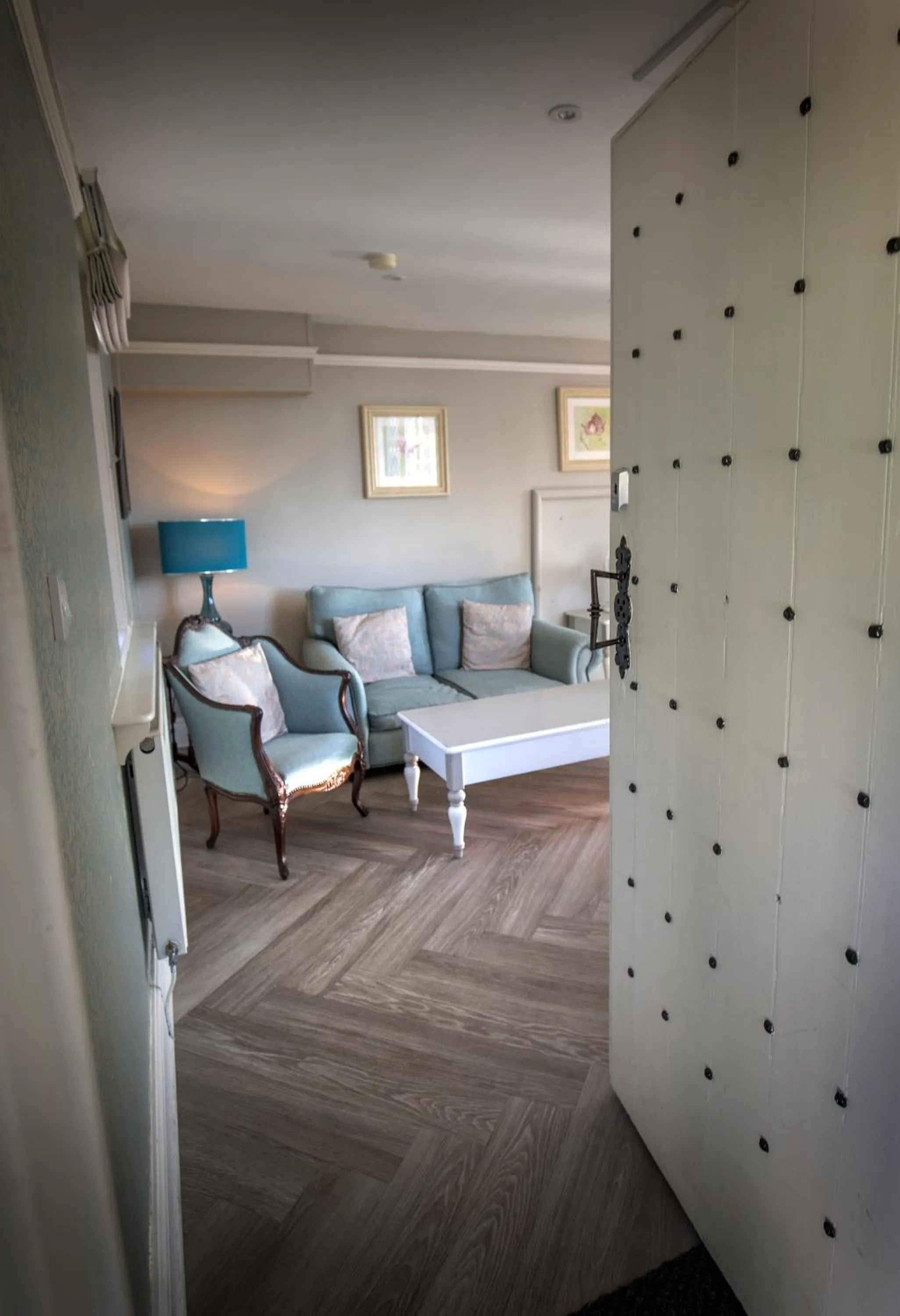 Seating area, Bed in Château Rhianfa