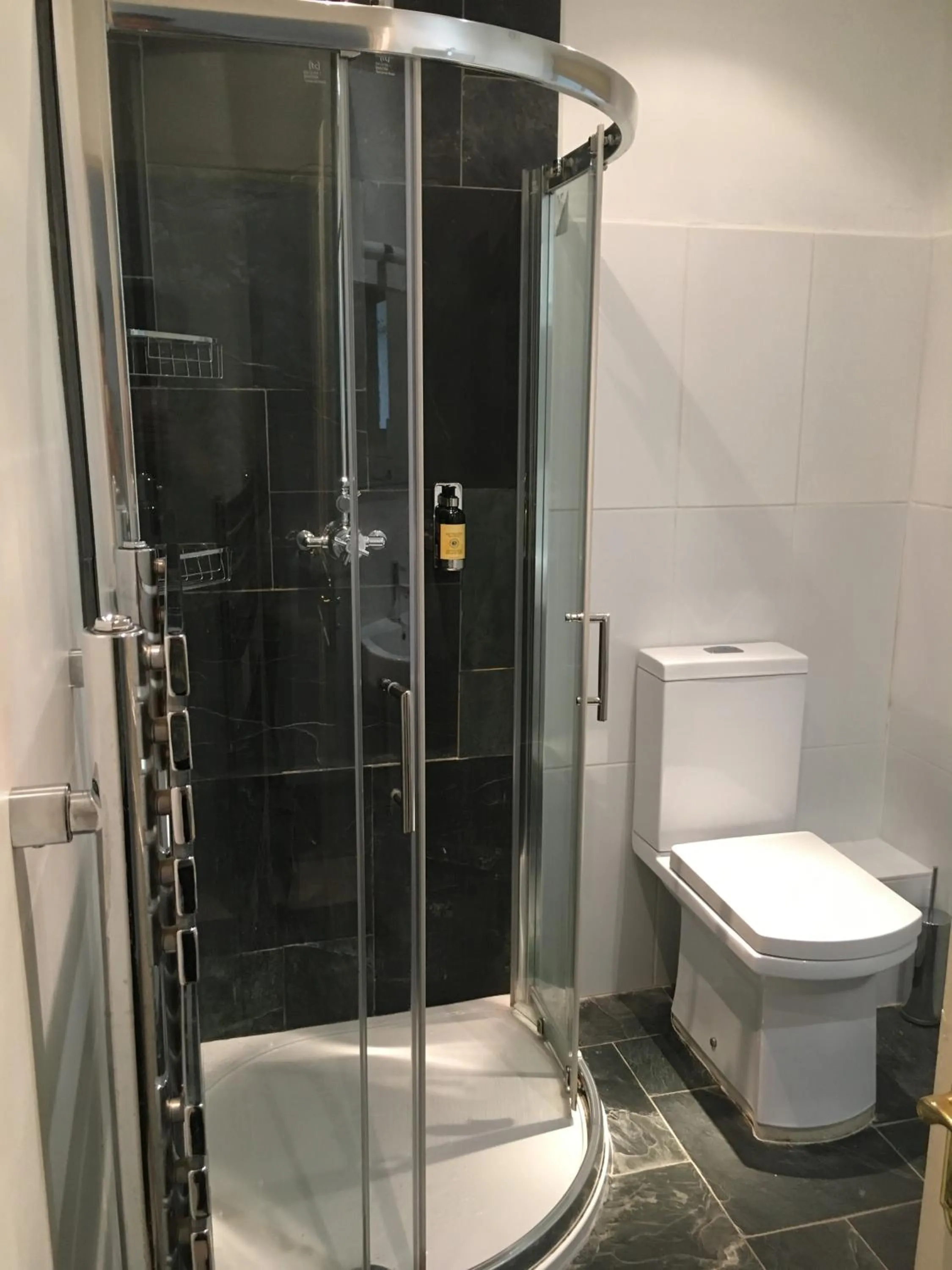 Bathroom in Château Rhianfa