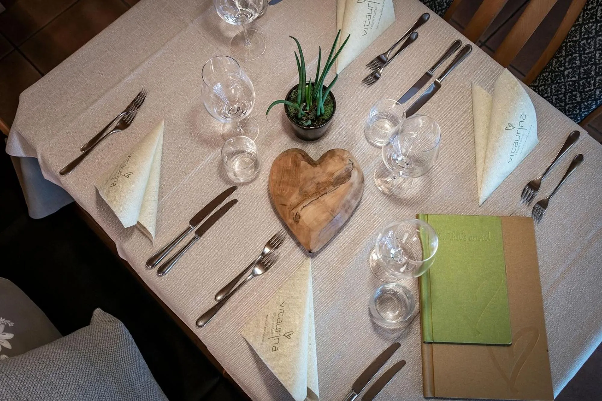 Restaurant/places to eat in Vitaurina Royal Hotel