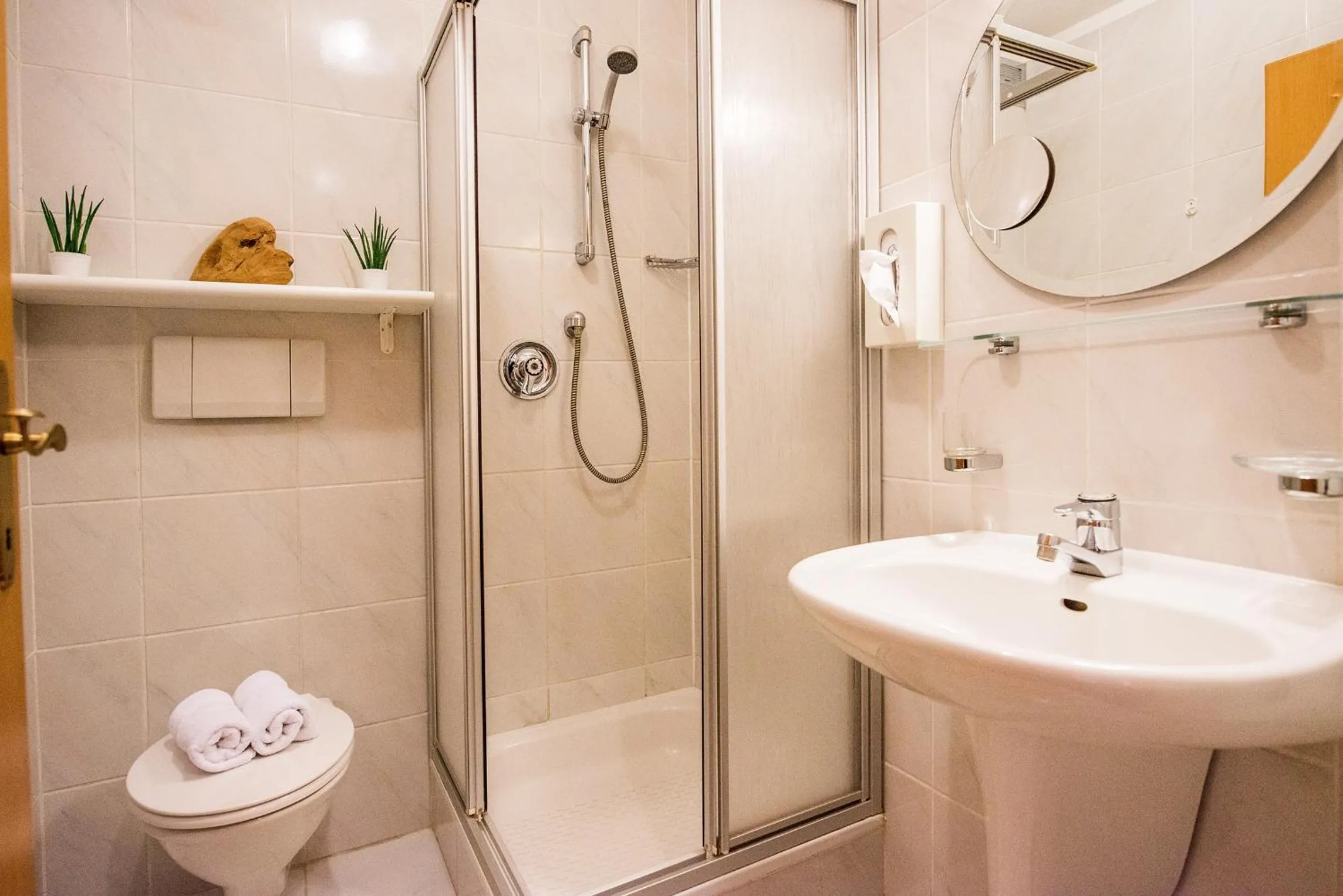 Shower in Vitaurina Royal Hotel