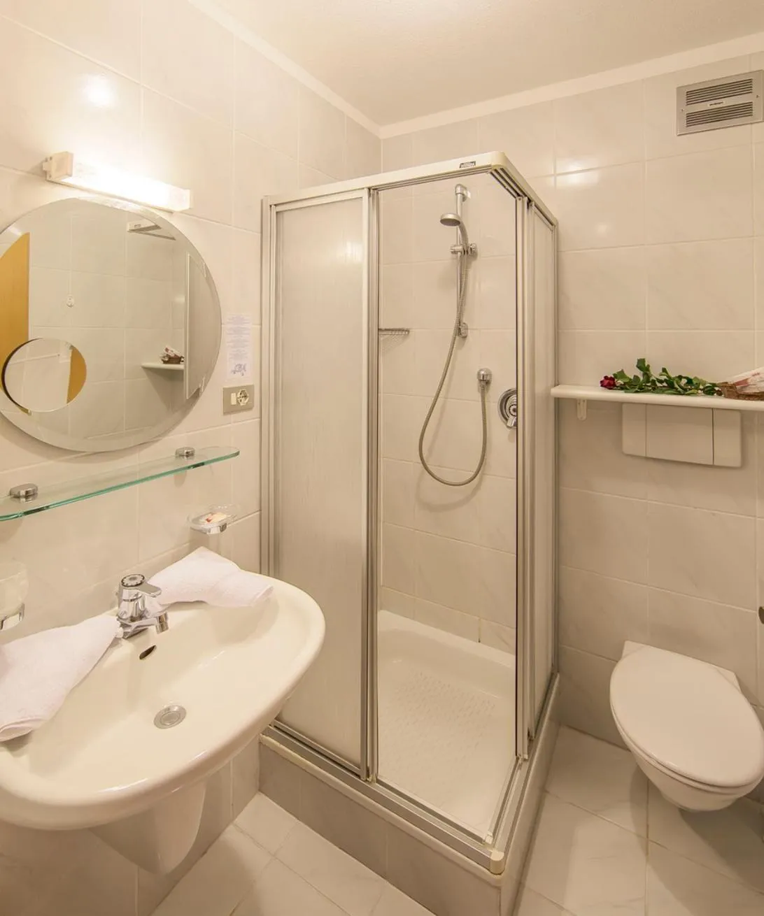 Shower in Vitaurina Royal Hotel