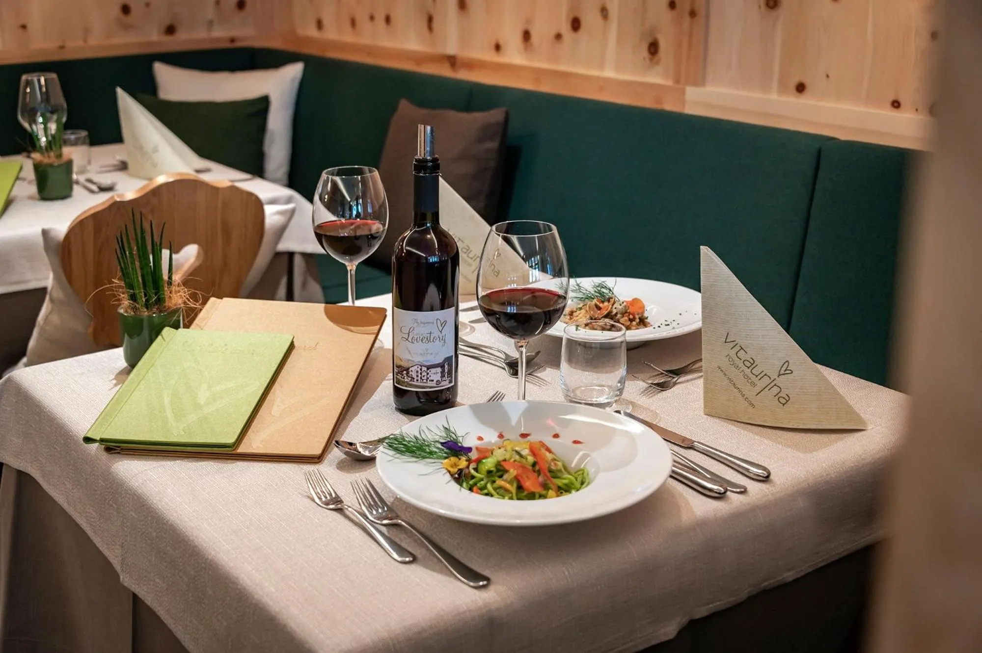 Restaurant/places to eat in Vitaurina Royal Hotel