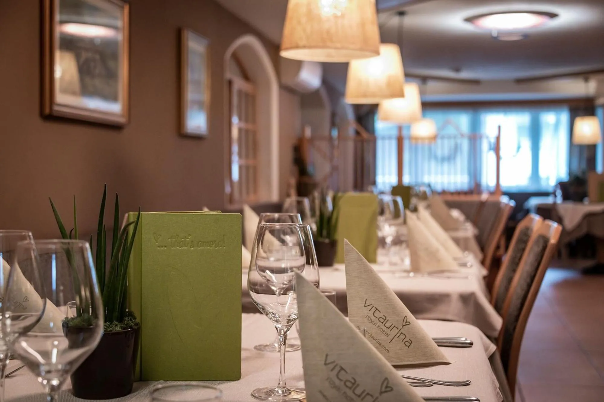 Restaurant/places to eat in Vitaurina Royal Hotel