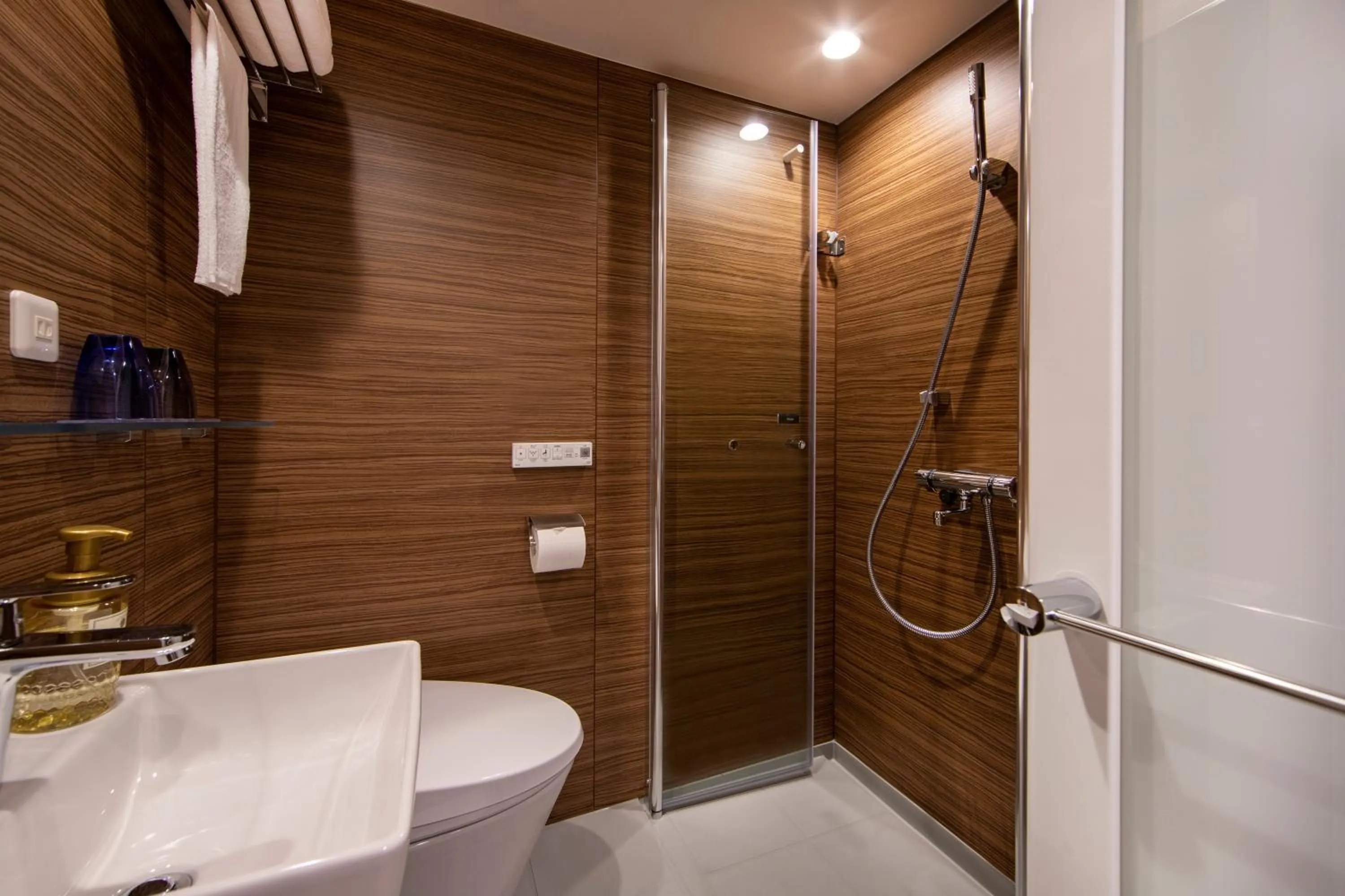 Bathroom in karaksa hotel TOKYO STATION