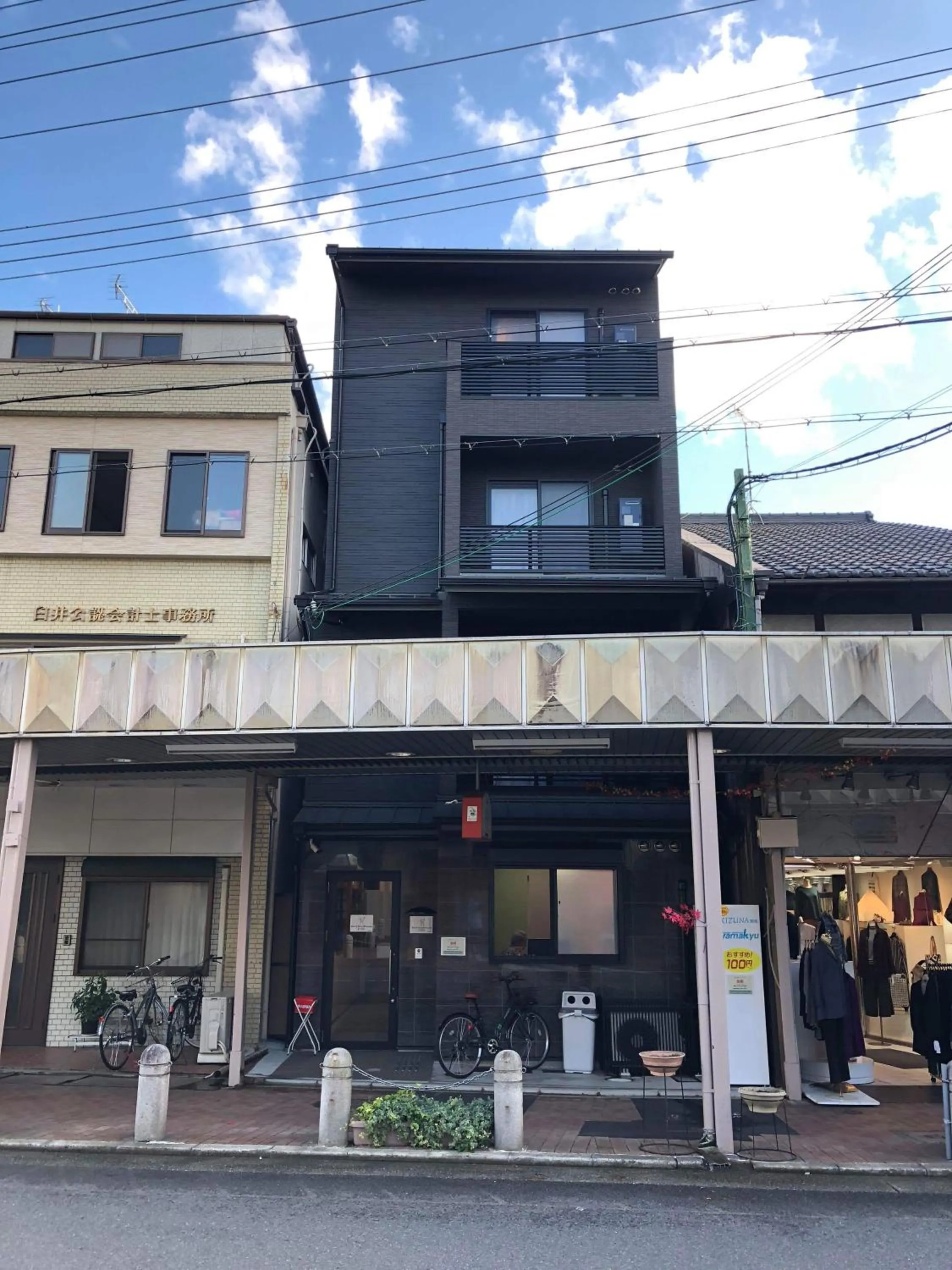 Facade/entrance in Ben's Guesthouse Kyoto