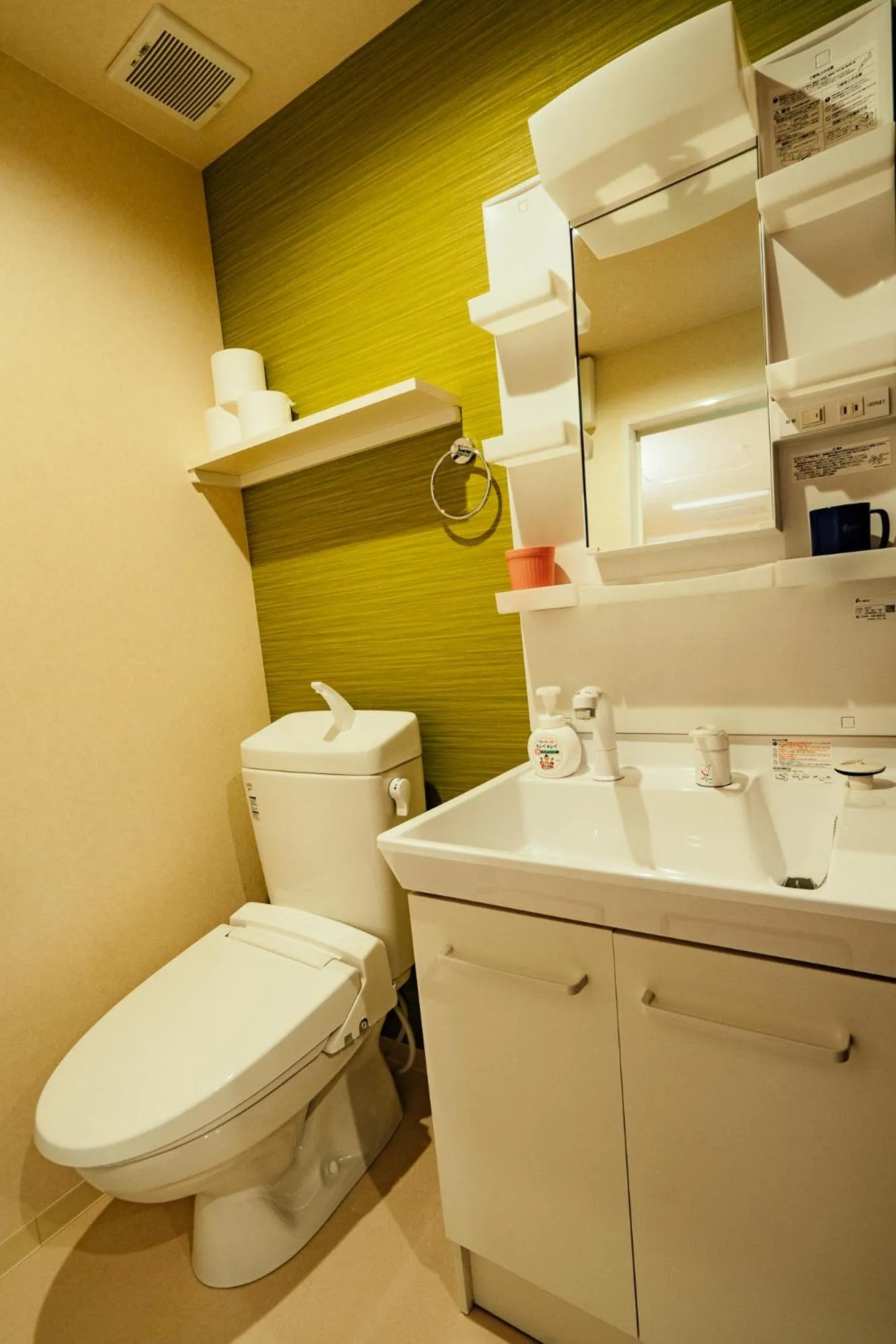 Toilet in Ben's Guesthouse Kyoto