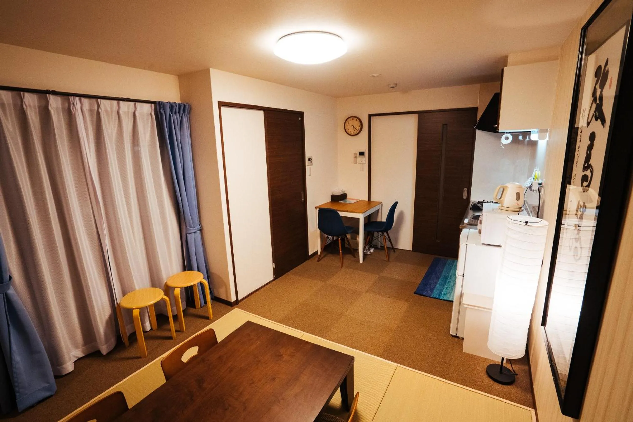 Kitchen or kitchenette, Bed in Ben's Guesthouse Kyoto