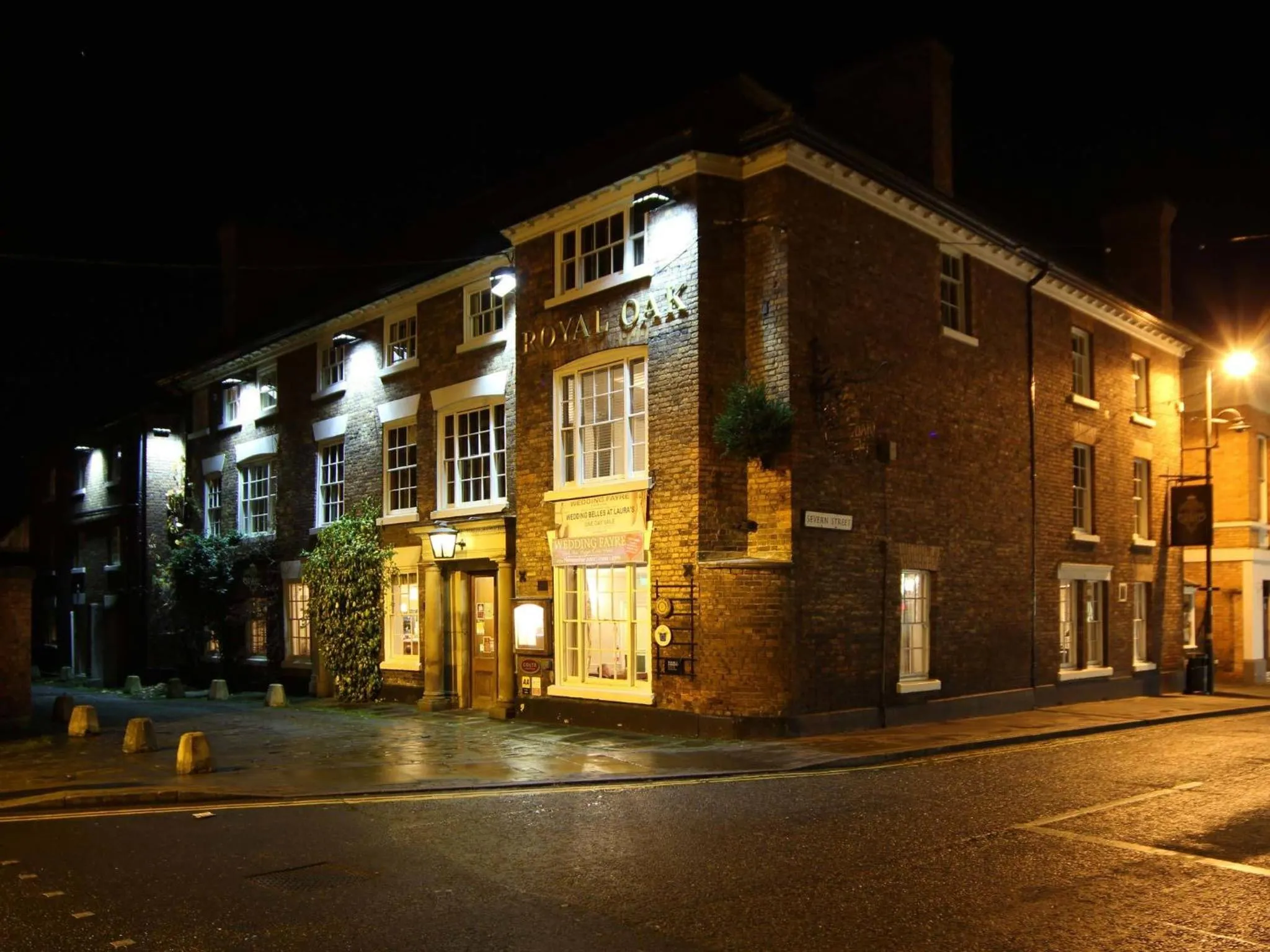 Facade/entrance in The Royal Oak Hotel, Welshpool - The Coaching Inn Group