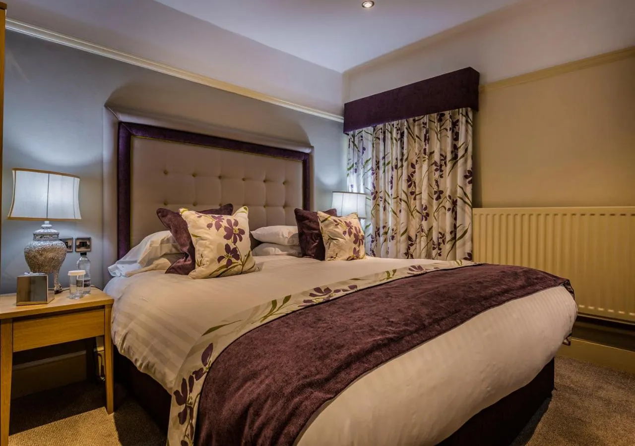 Bedroom, Bed in The Royal Oak Hotel, Welshpool - The Coaching Inn Group