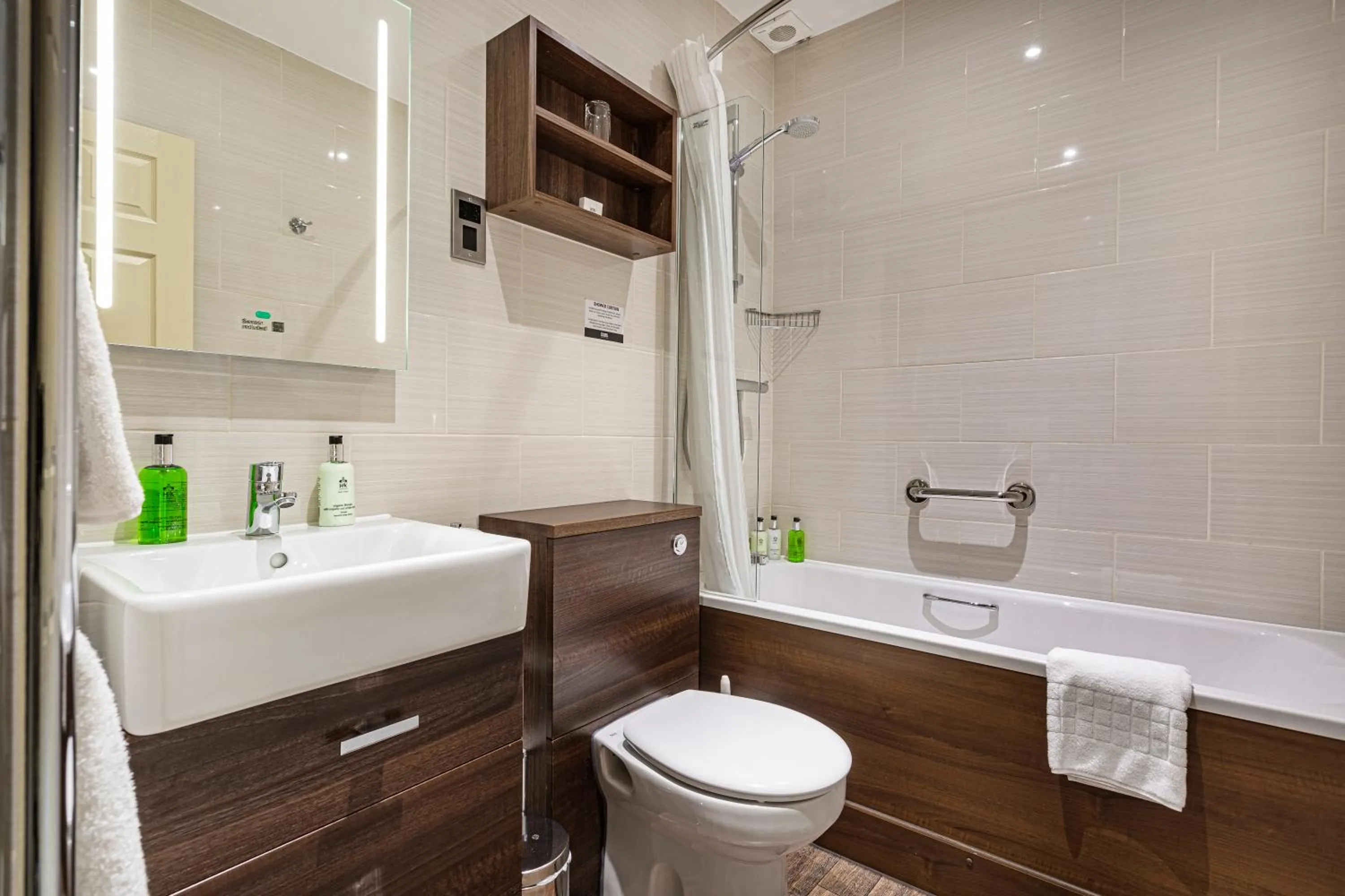 Bathroom in The Royal Oak Hotel, Welshpool - The Coaching Inn Group