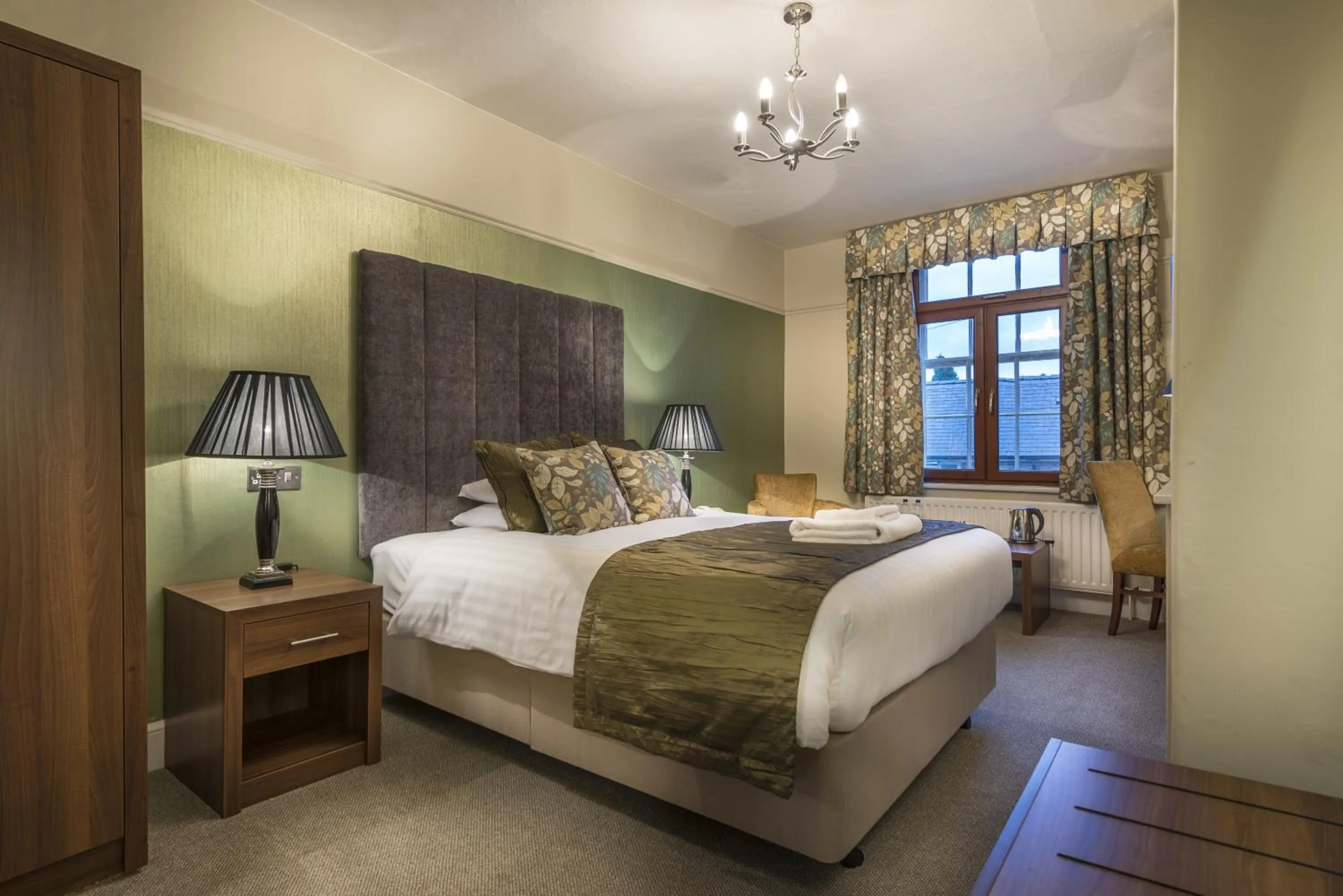 Bedroom, Bed in The Royal Oak Hotel, Welshpool - The Coaching Inn Group