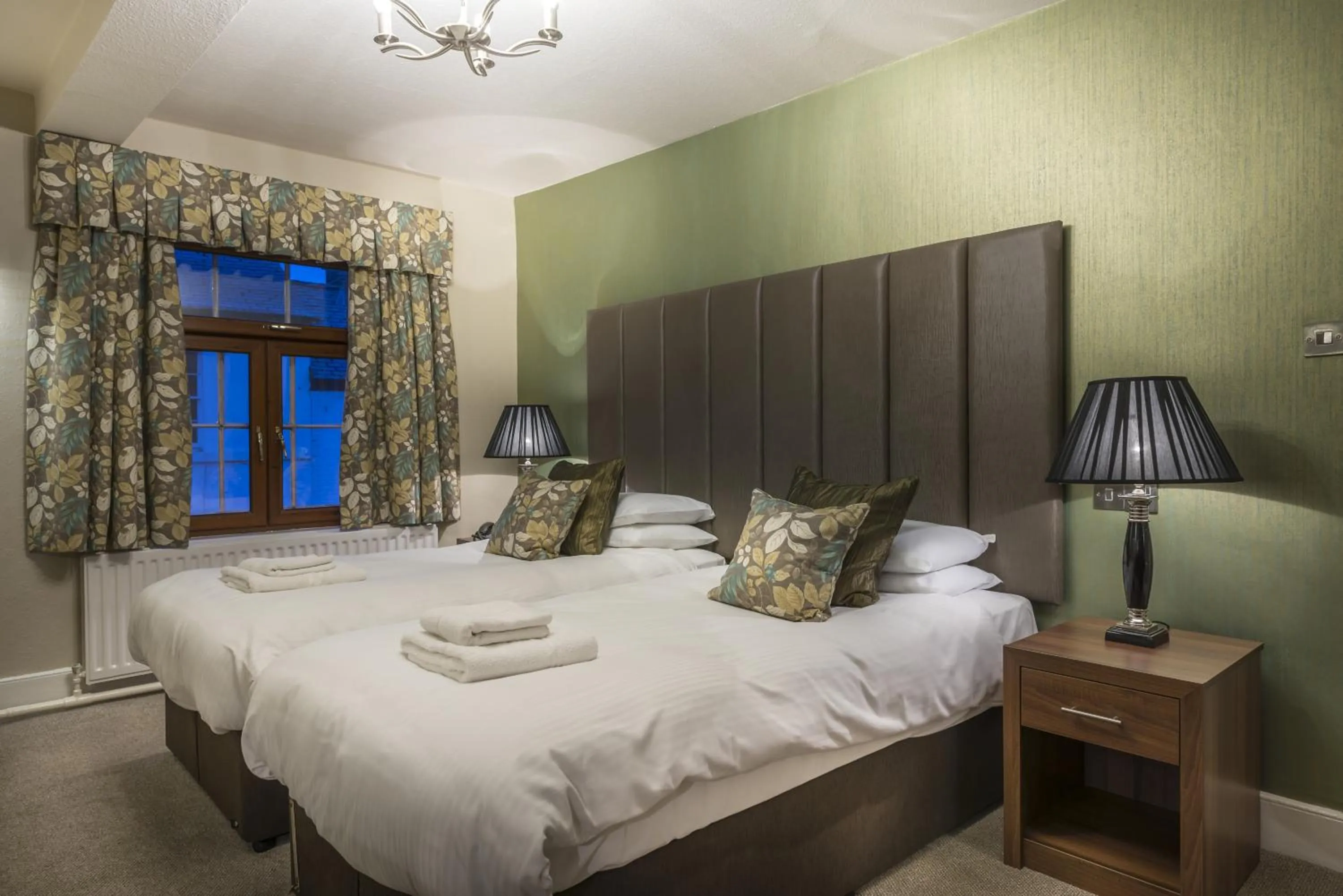 Bedroom, Bed in The Royal Oak Hotel, Welshpool - The Coaching Inn Group