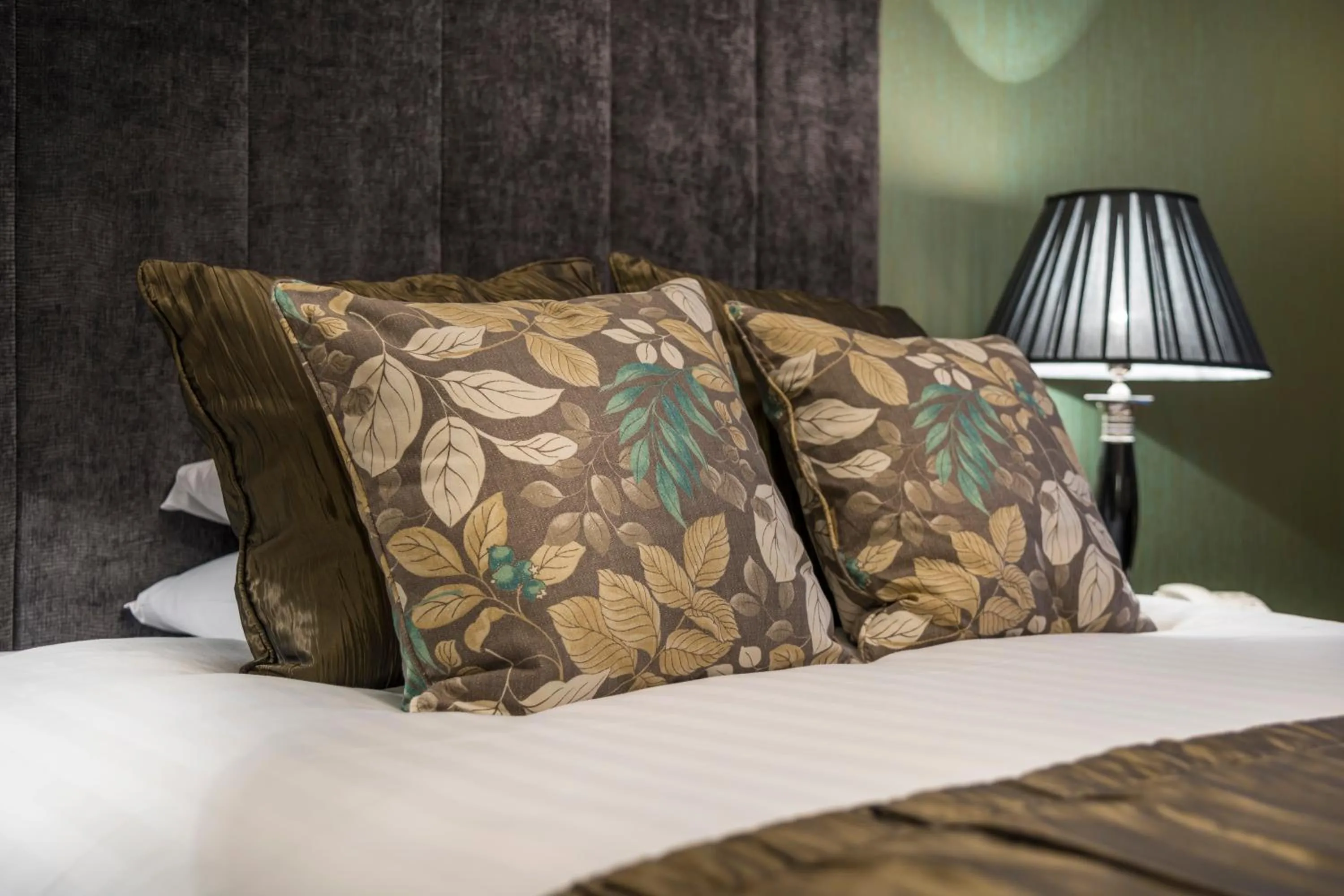 Bedroom, Bed in The Royal Oak Hotel, Welshpool - The Coaching Inn Group