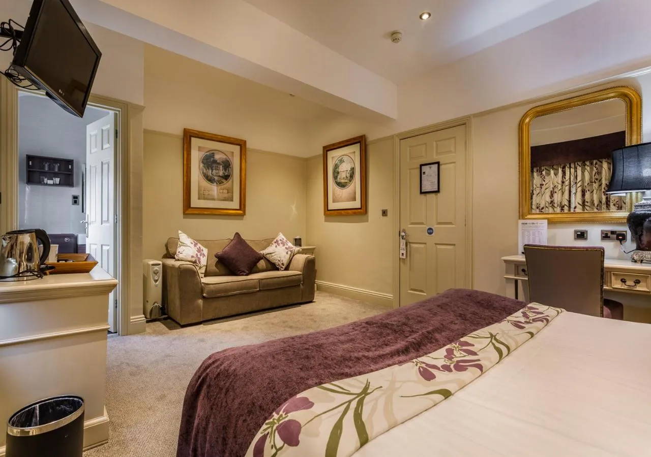 Bedroom, Bed in The Royal Oak Hotel, Welshpool - The Coaching Inn Group