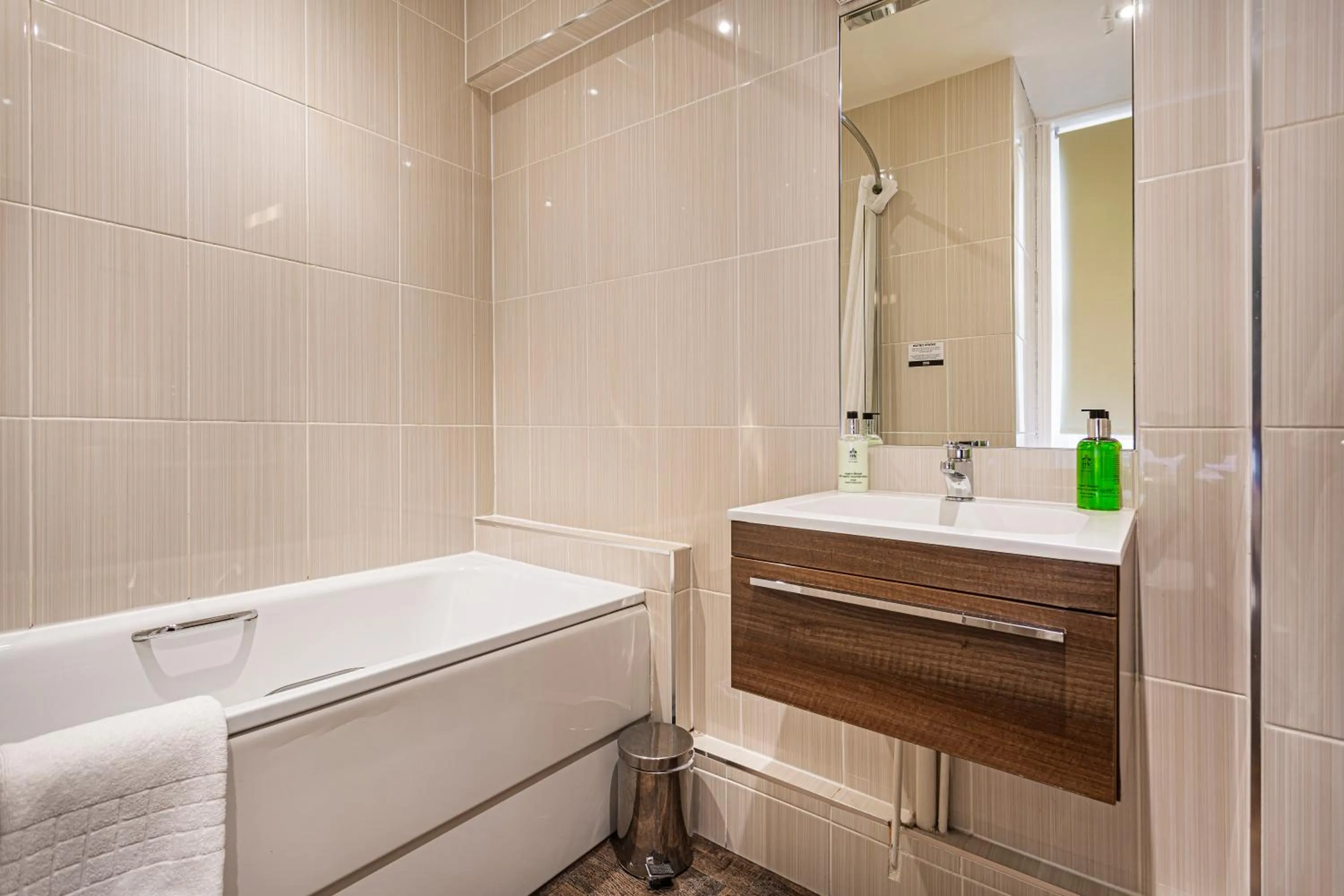 Bathroom in The Royal Oak Hotel, Welshpool - The Coaching Inn Group