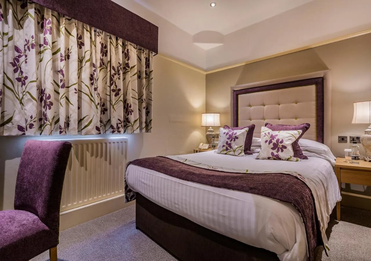 Bedroom, Bed in The Royal Oak Hotel, Welshpool - The Coaching Inn Group