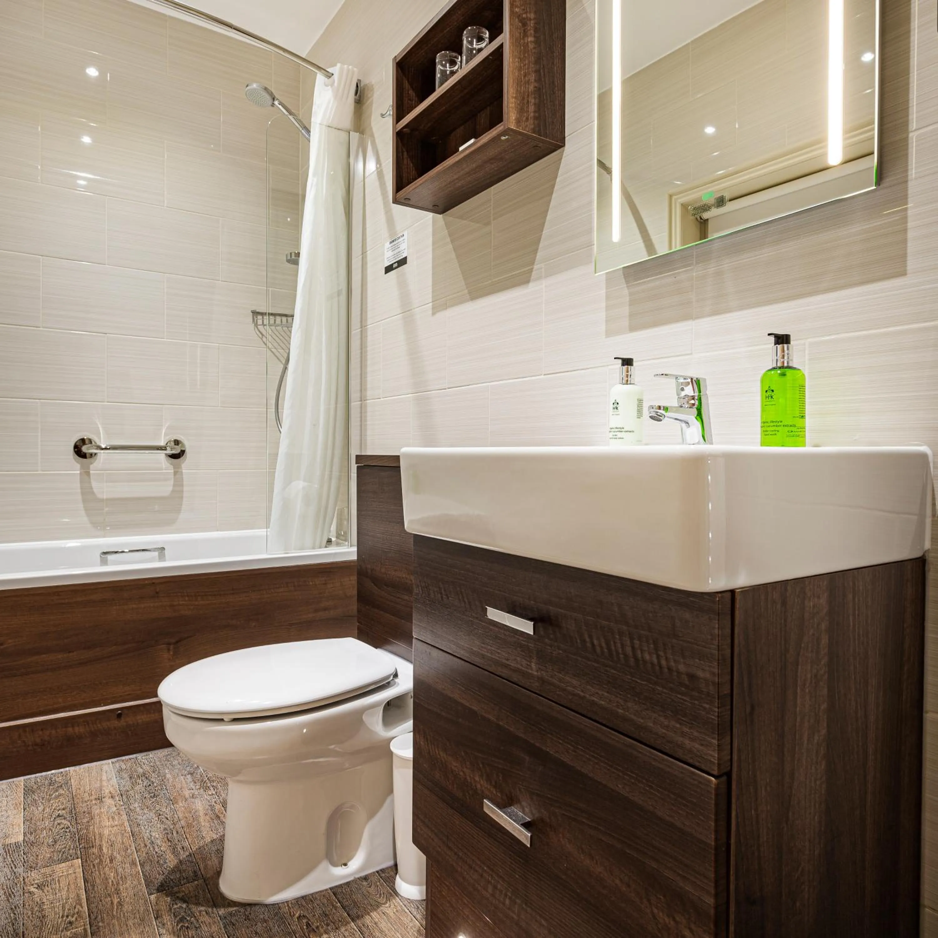 Bathroom in The Royal Oak Hotel, Welshpool - The Coaching Inn Group