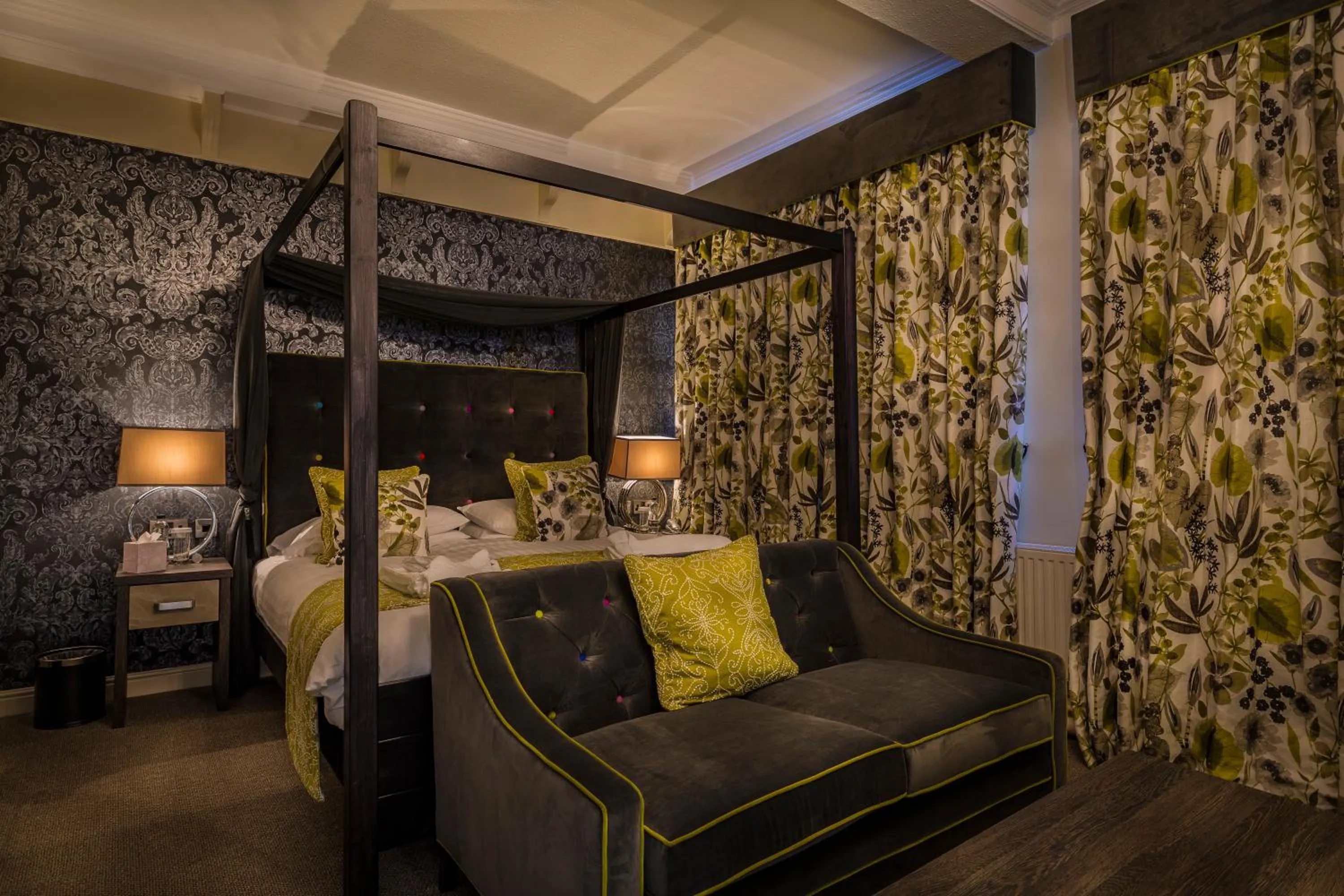 Bedroom, Bed in The Royal Oak Hotel, Welshpool - The Coaching Inn Group