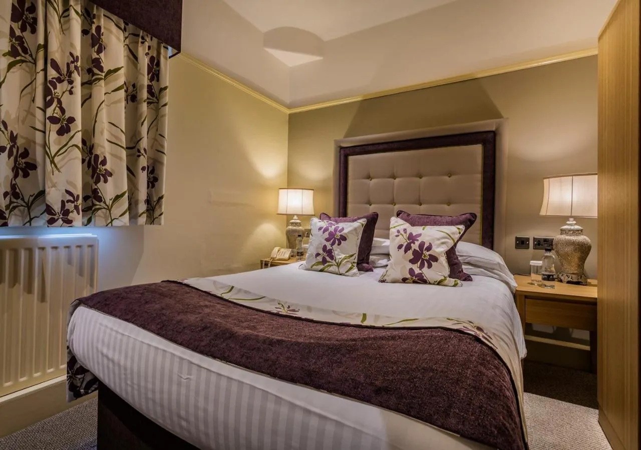 Bedroom, Bed in The Royal Oak Hotel, Welshpool - The Coaching Inn Group