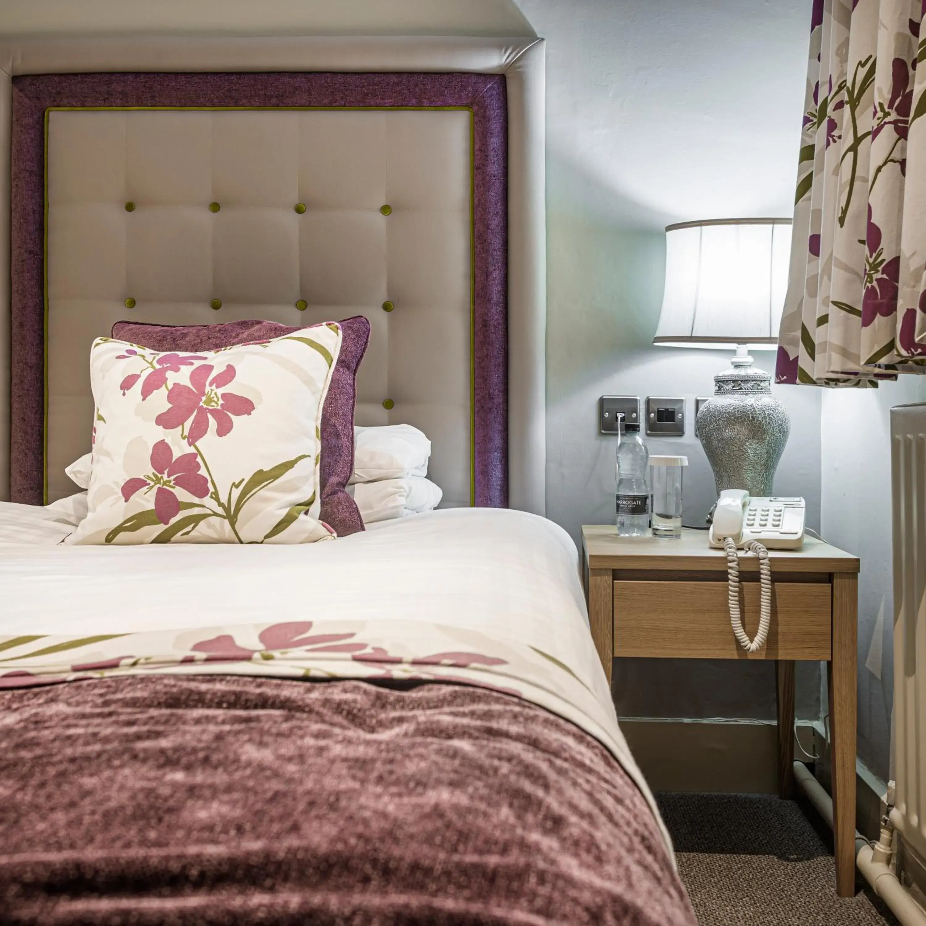Small Double Room - single occupancy in The Royal Oak Hotel, Welshpool - The Coaching Inn Group Small Double Room - single occupancy in The Royal Oak Hotel, Welshpool - The Coaching Inn Group