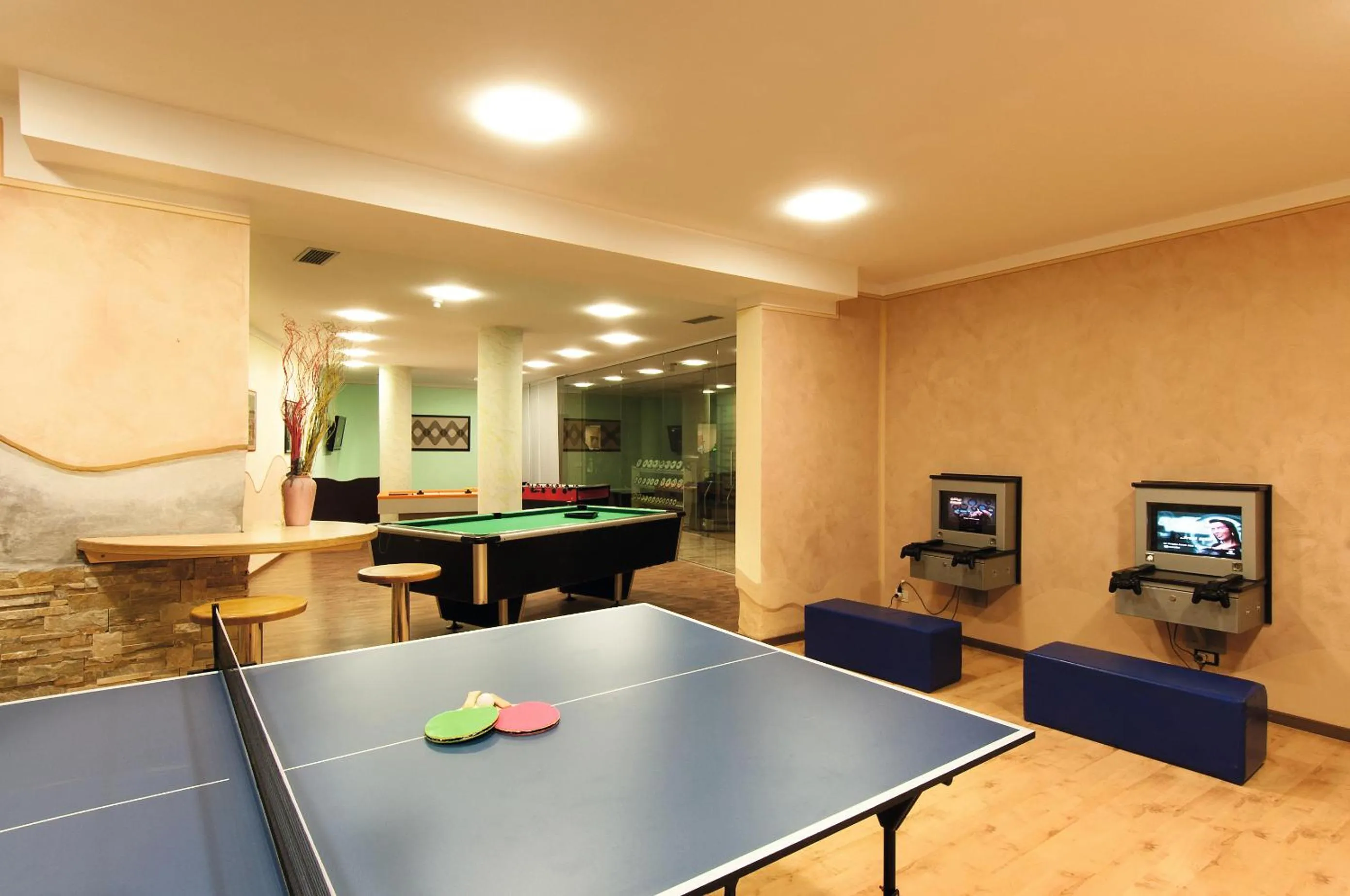 Table tennis in Hotel Engel
