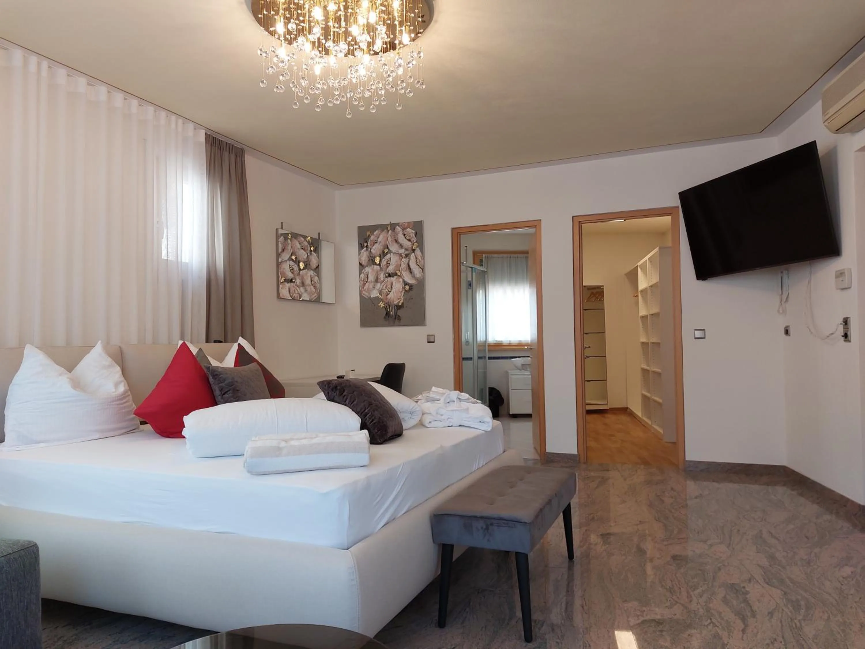 Bedroom, Bed in Hotel Engel