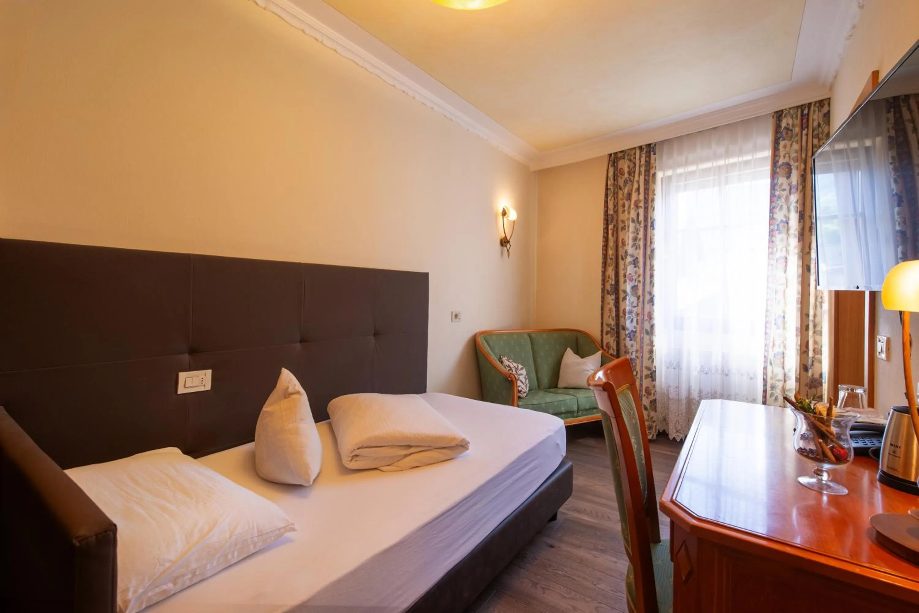 Photo of the whole room, Bed in Hotel Engel