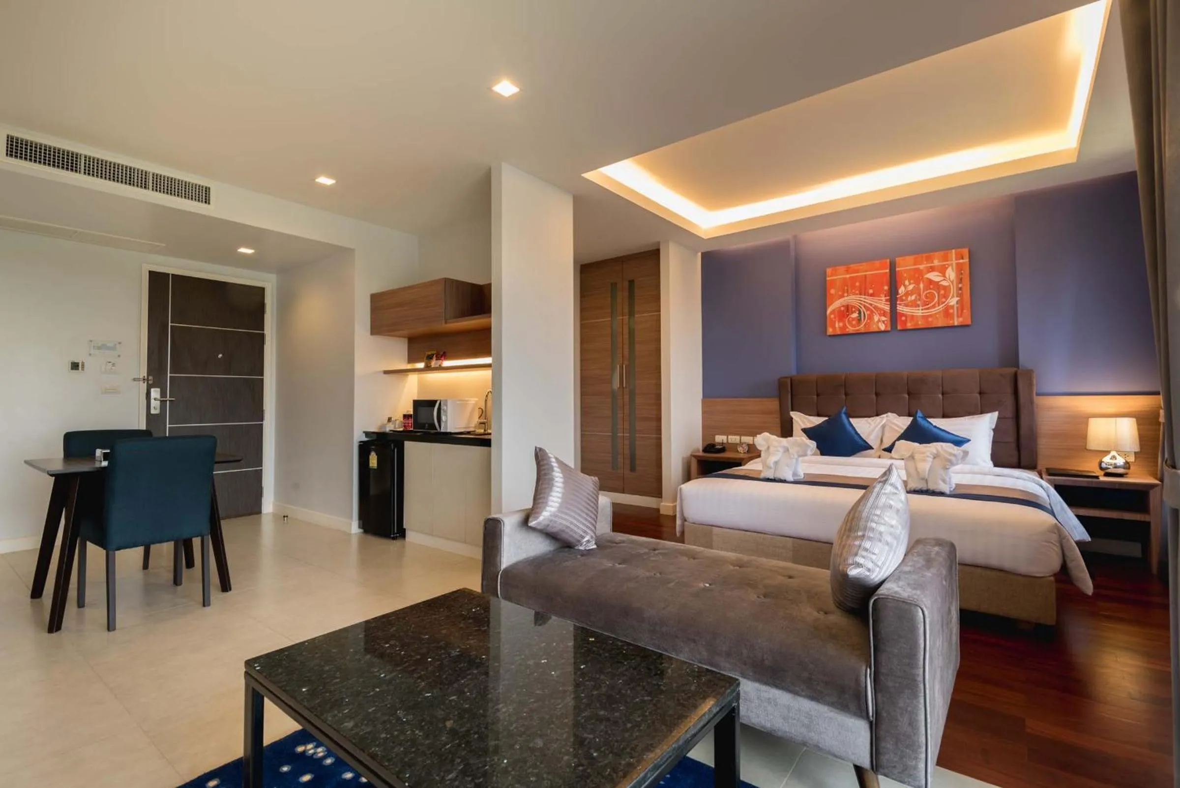 Photo of the whole room, Bed in Green Ville Laguna Hotel