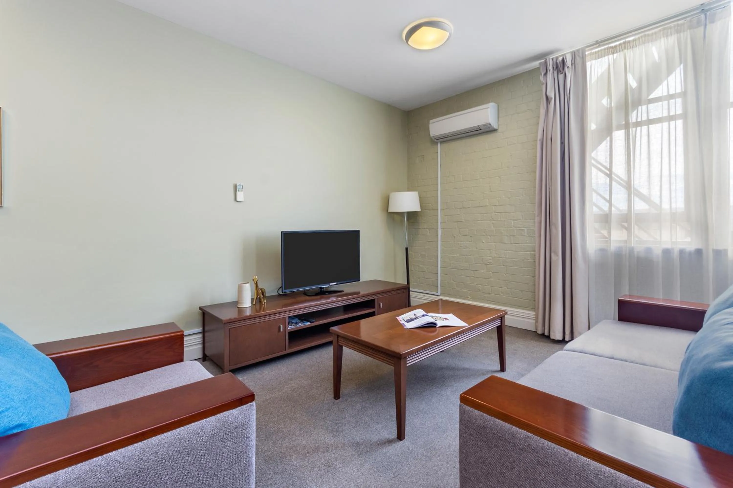 Living room in Launceston Central Apartment Hotel Official