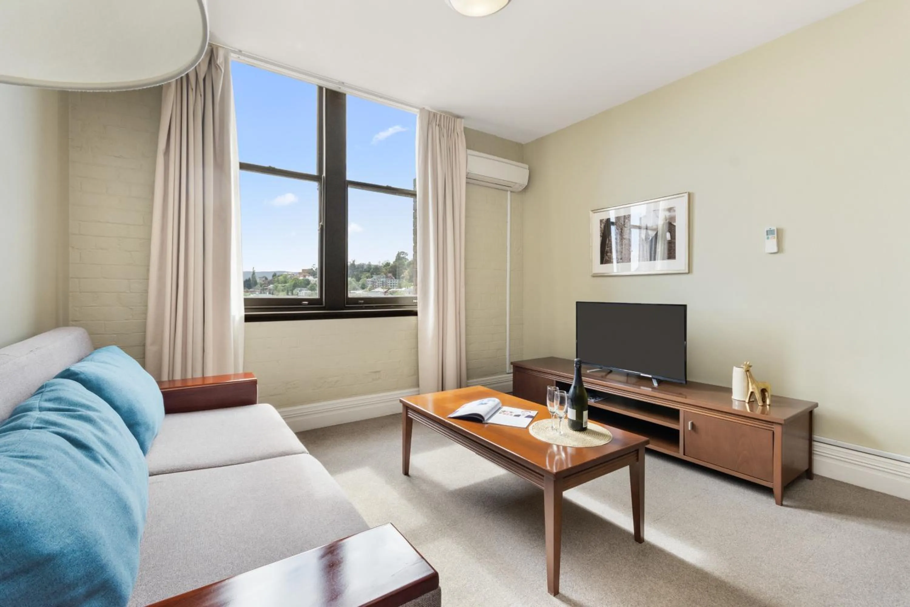 Living room in Launceston Central Apartment Hotel Official