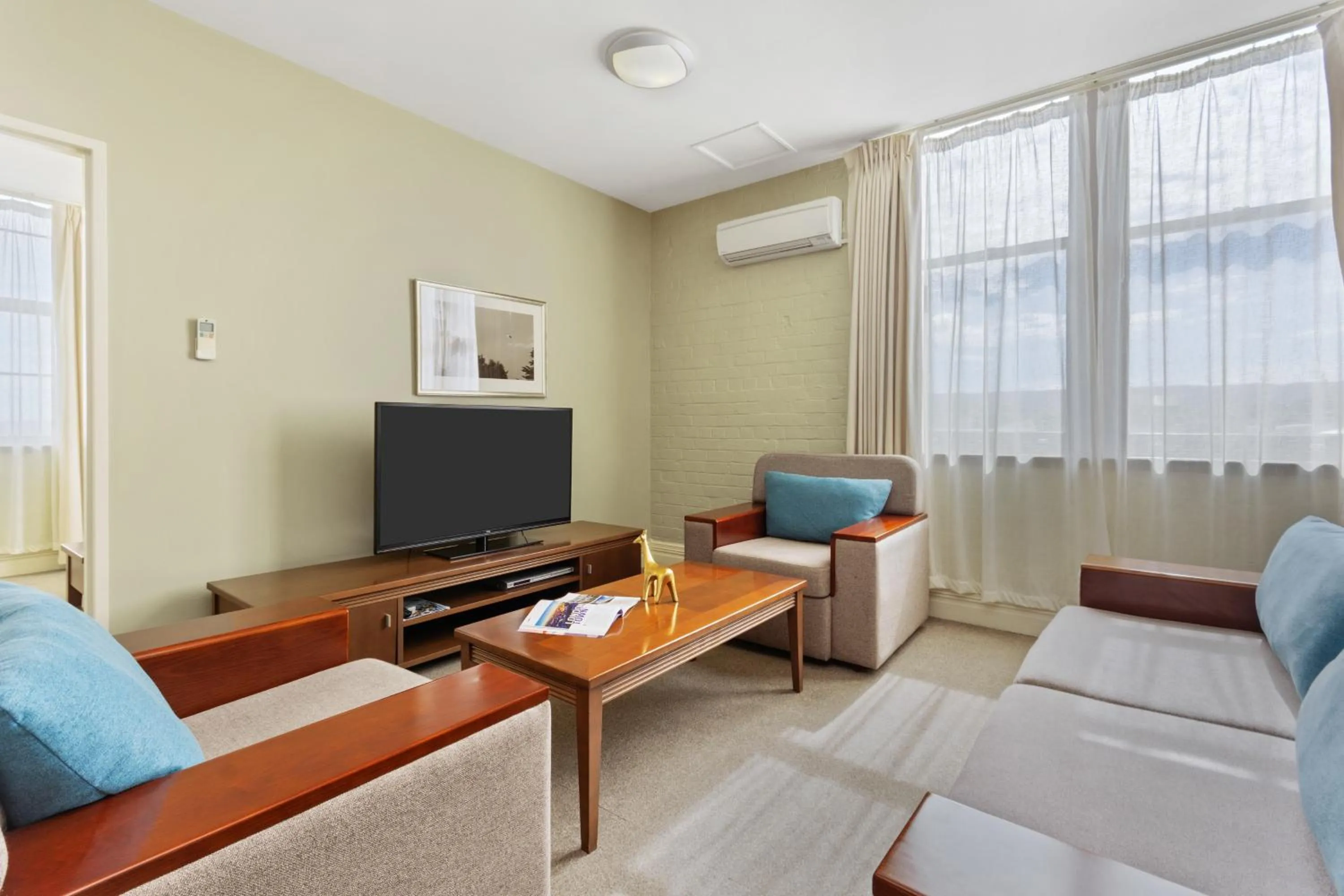 Living room in Launceston Central Apartment Hotel Official