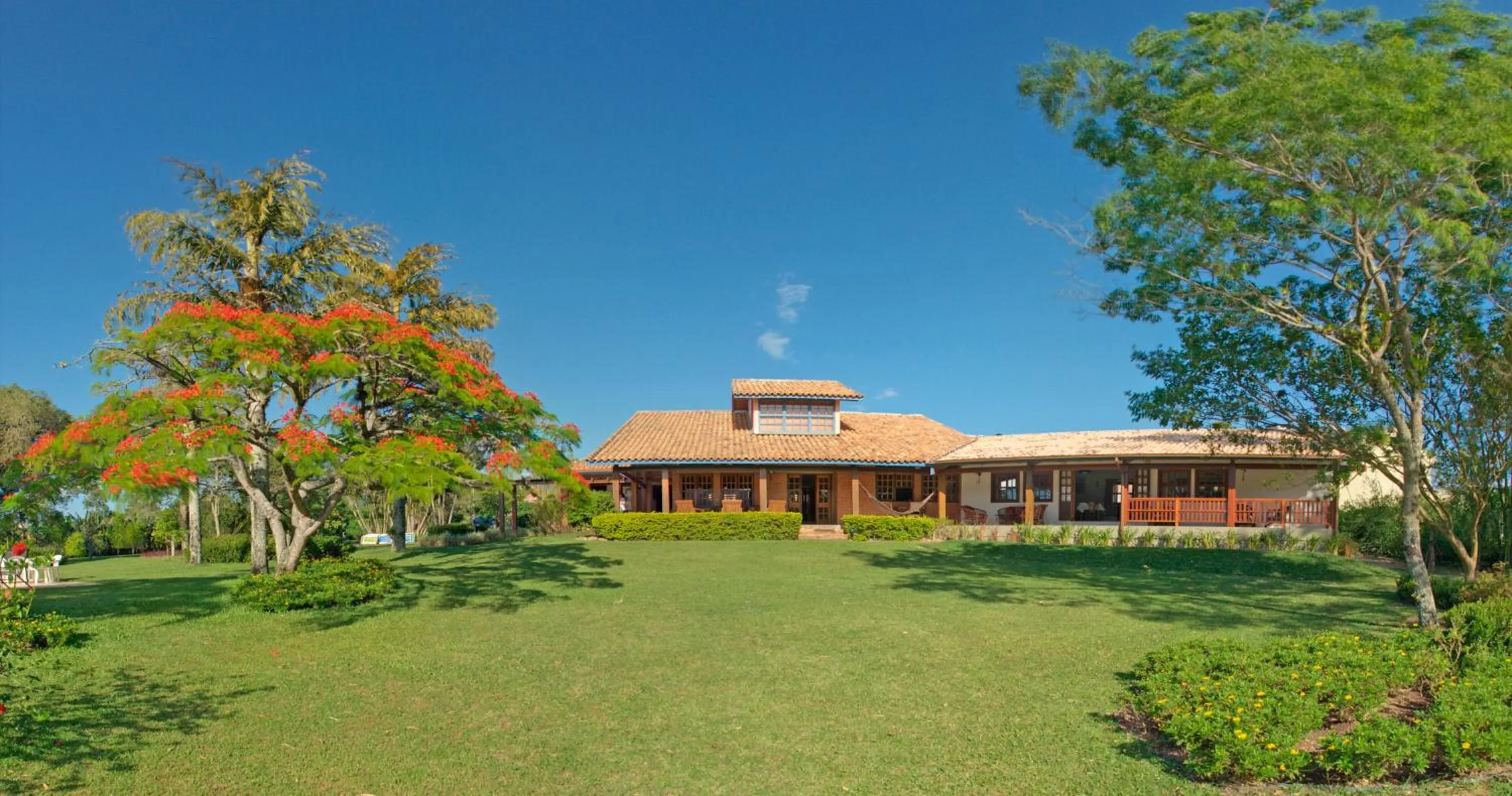 Property building in Hotel Pousada da Lagoa - Casa Californiana