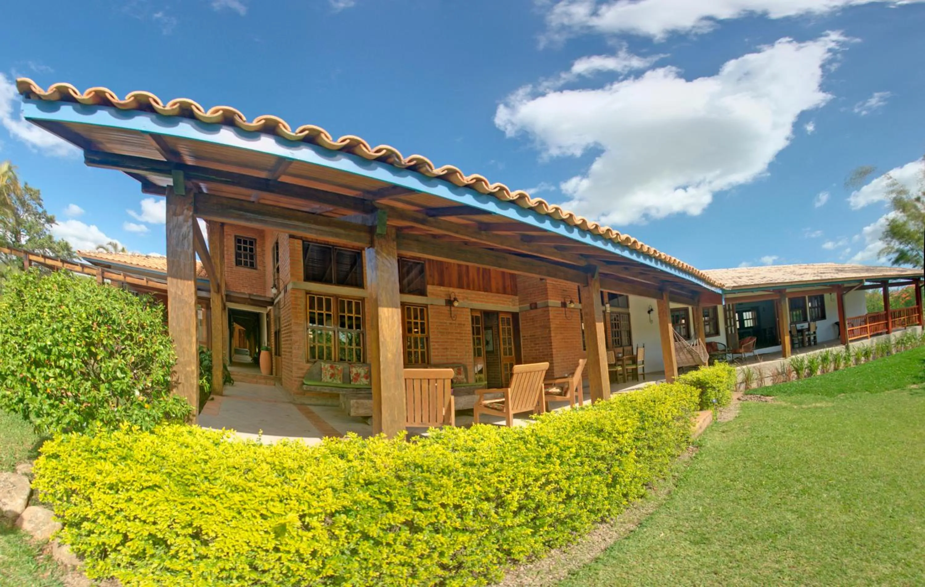 Property building in Hotel Pousada da Lagoa - Casa Californiana