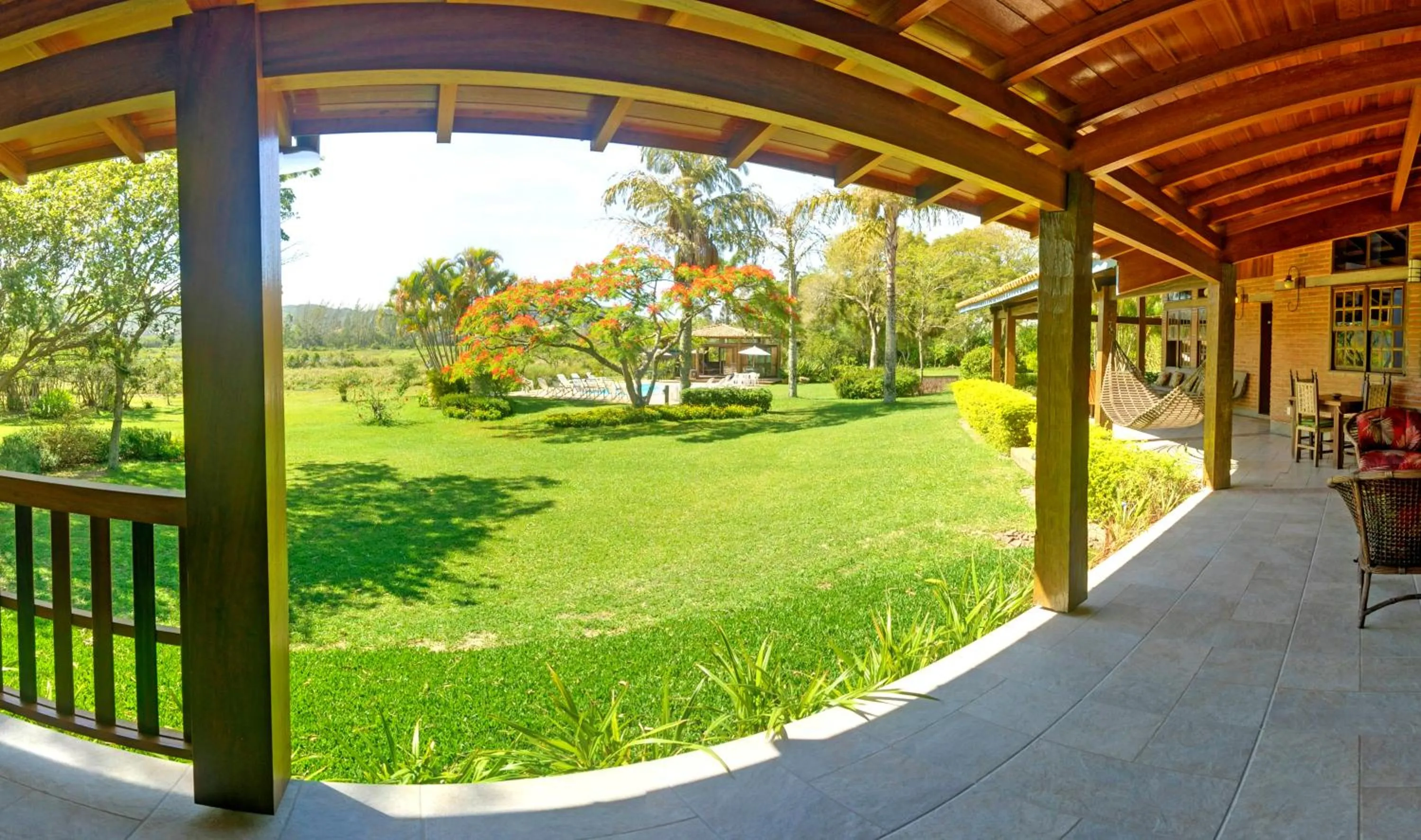 Garden in Hotel Pousada da Lagoa - Casa Californiana
