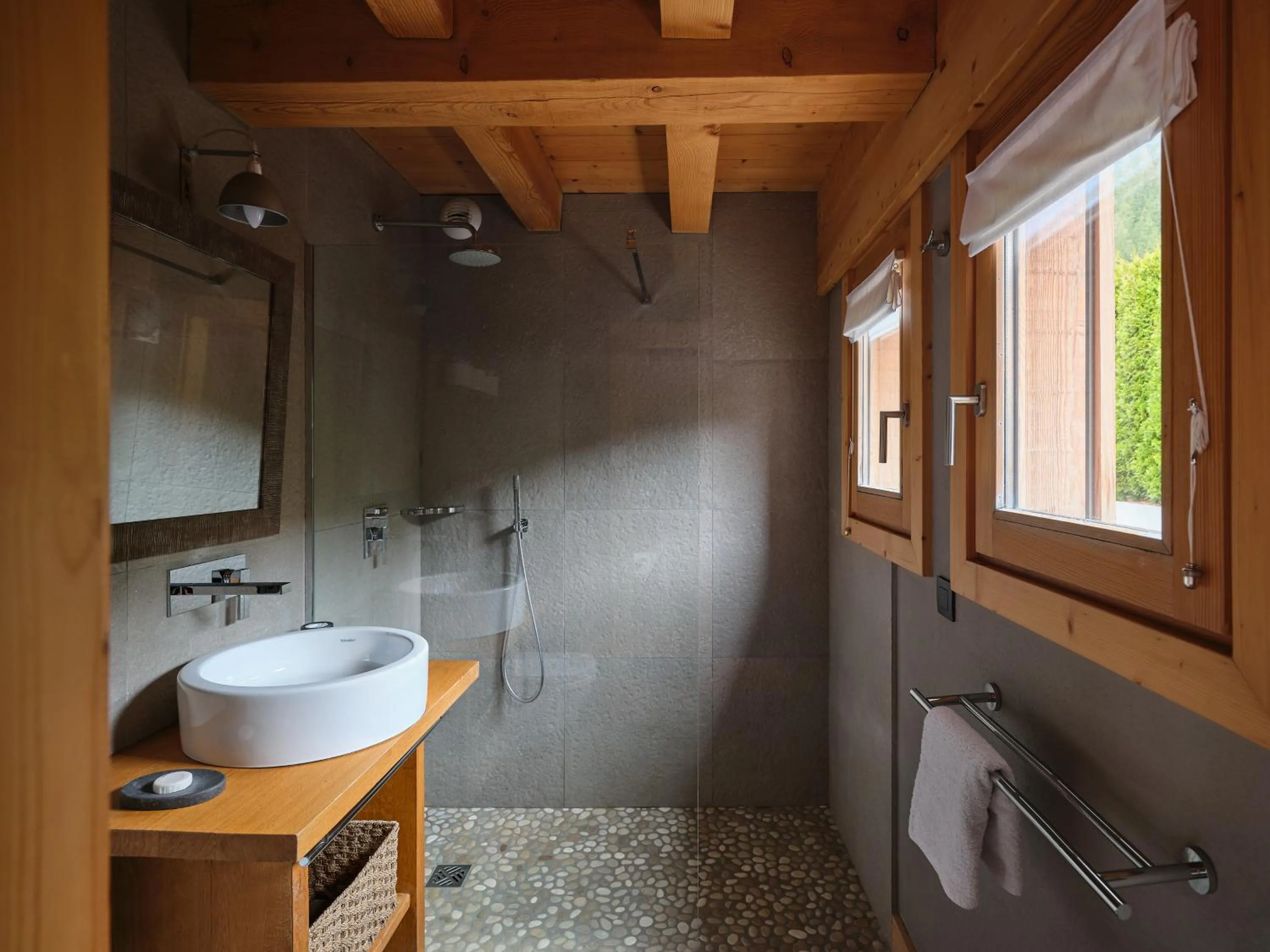 Shower in Les Rives d'Argentière