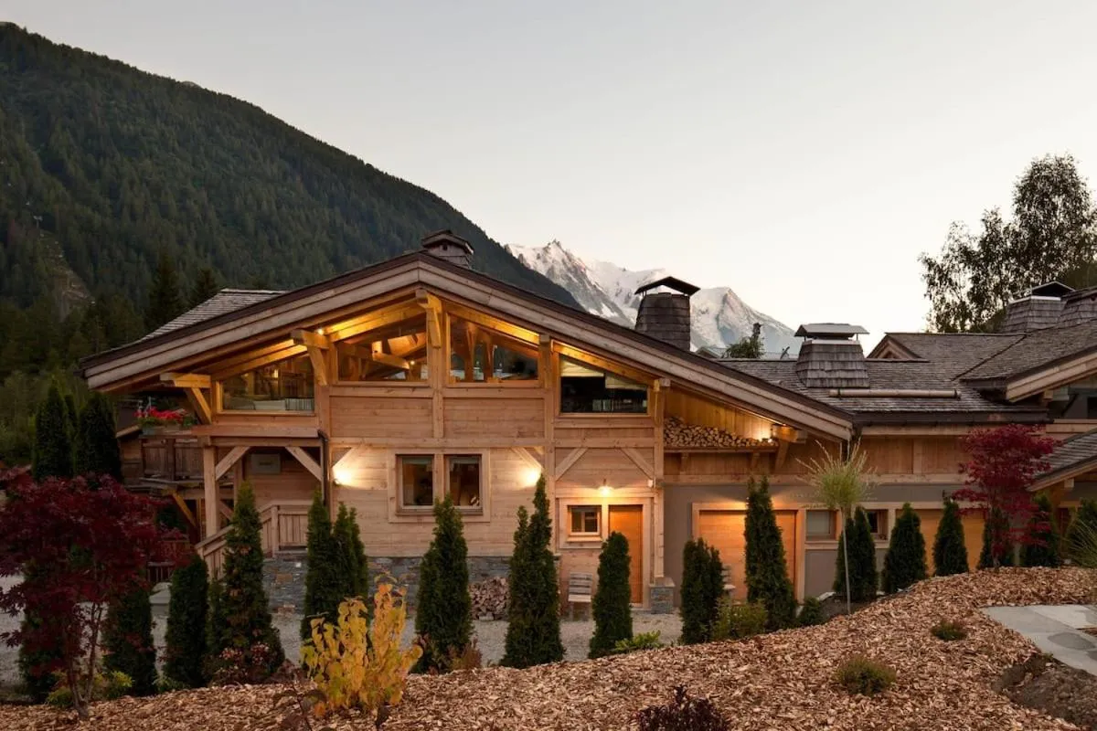 Property building in Les Rives d'Argentière