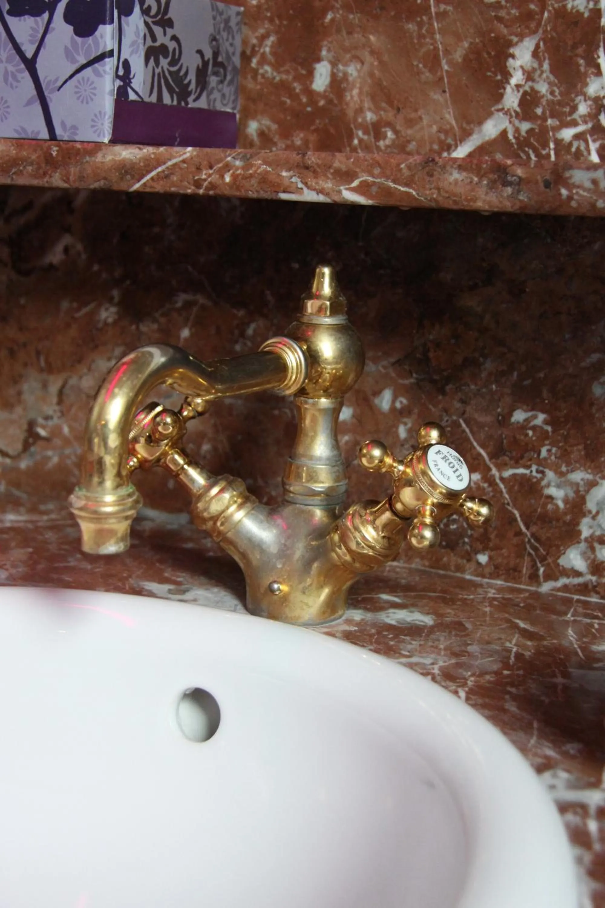 Bathroom in L'Hibernie