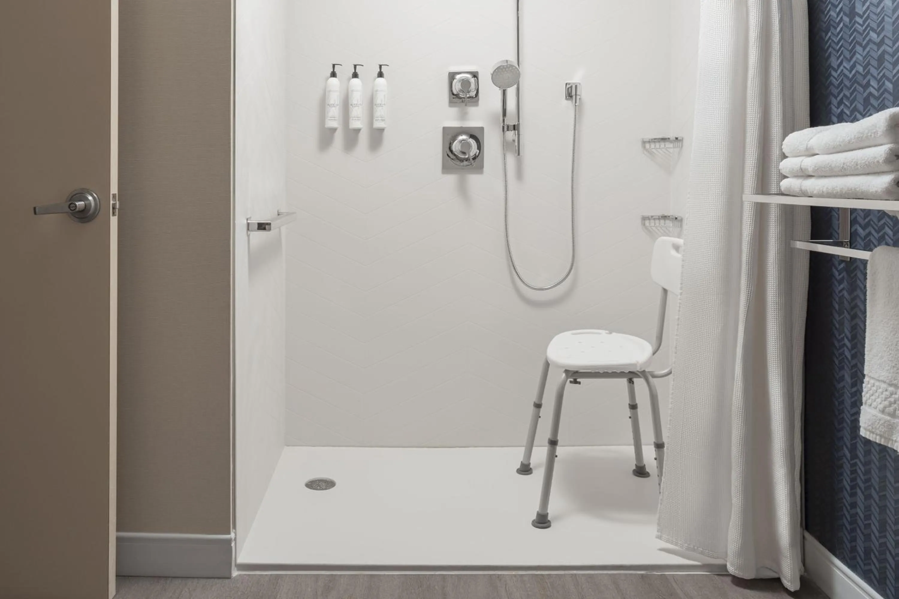 Bathroom in Fairfield Inn & Suites by Marriott Lexington Georgetown/College Inn