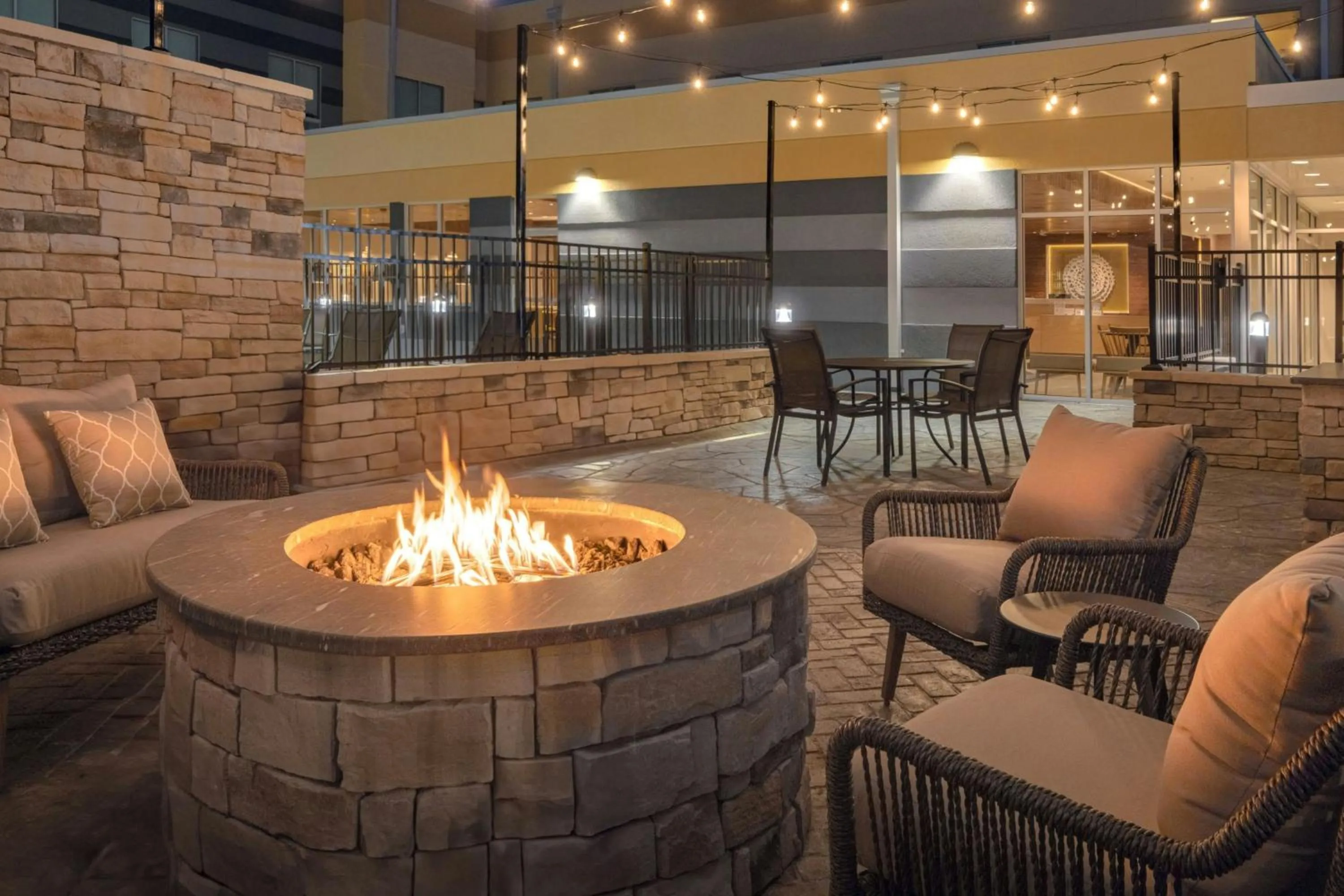 Property building in Fairfield Inn & Suites by Marriott Lexington Georgetown/College Inn