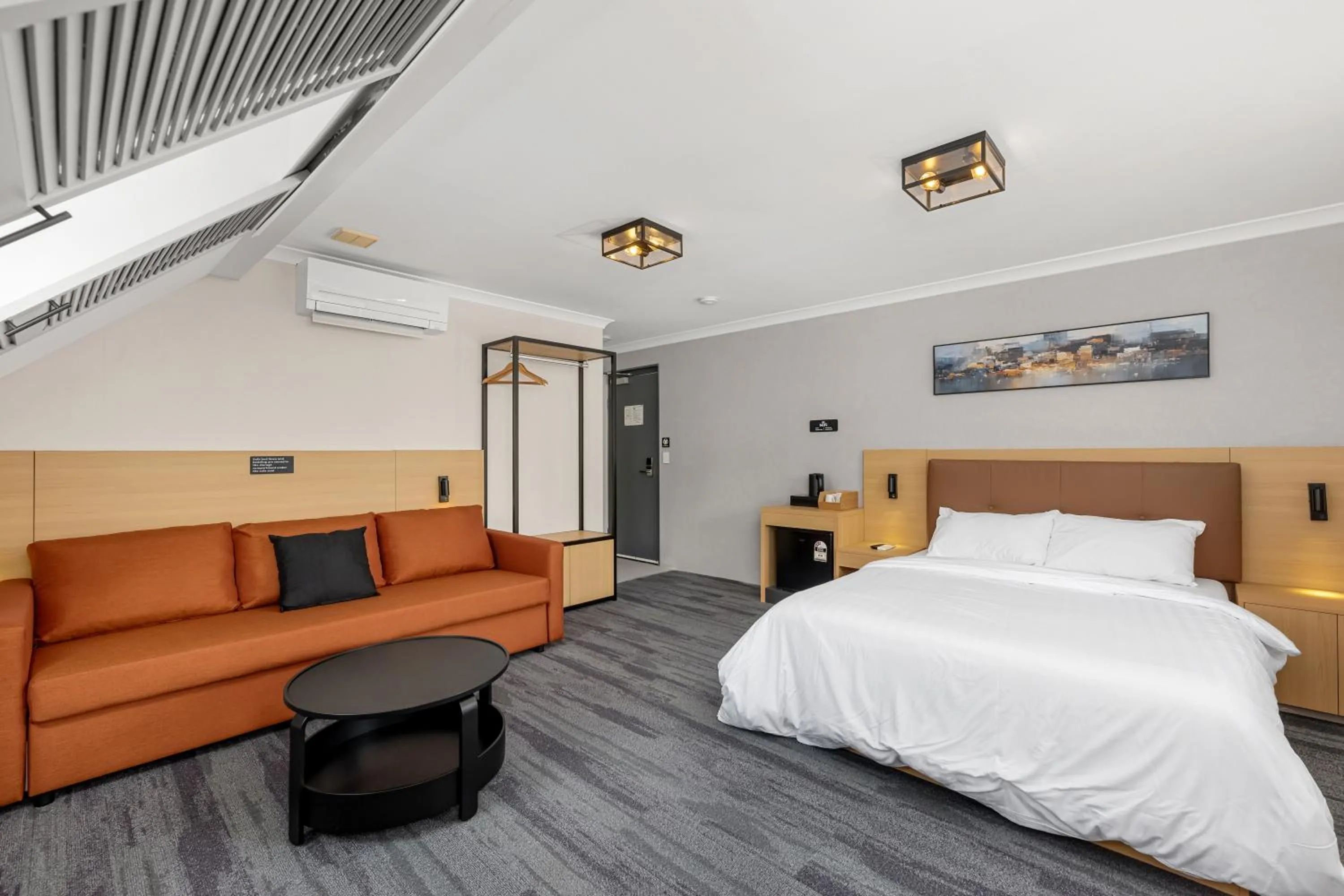 Bed in Spring Hill Inn