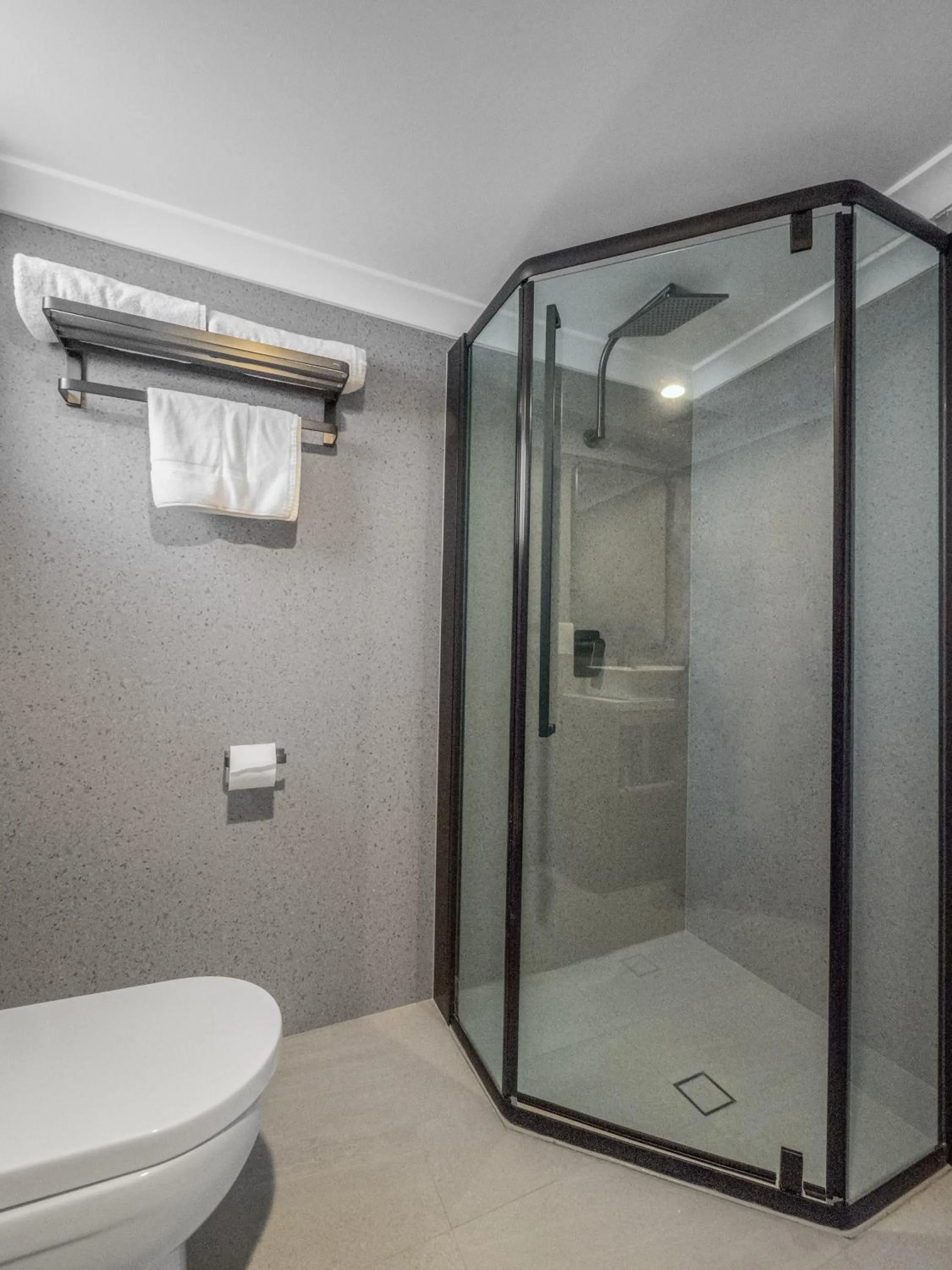 Bathroom in Spring Hill Inn