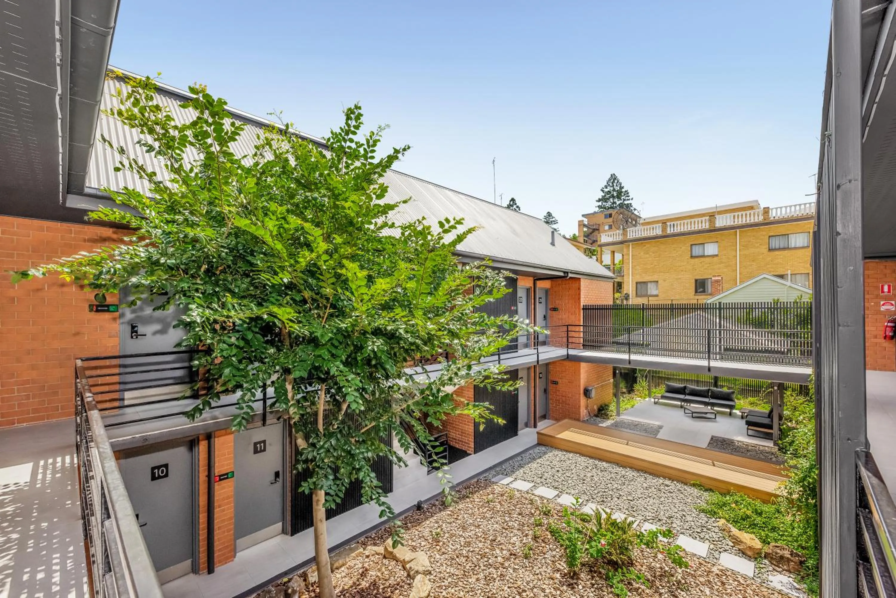 Inner courtyard view in Spring Hill Inn