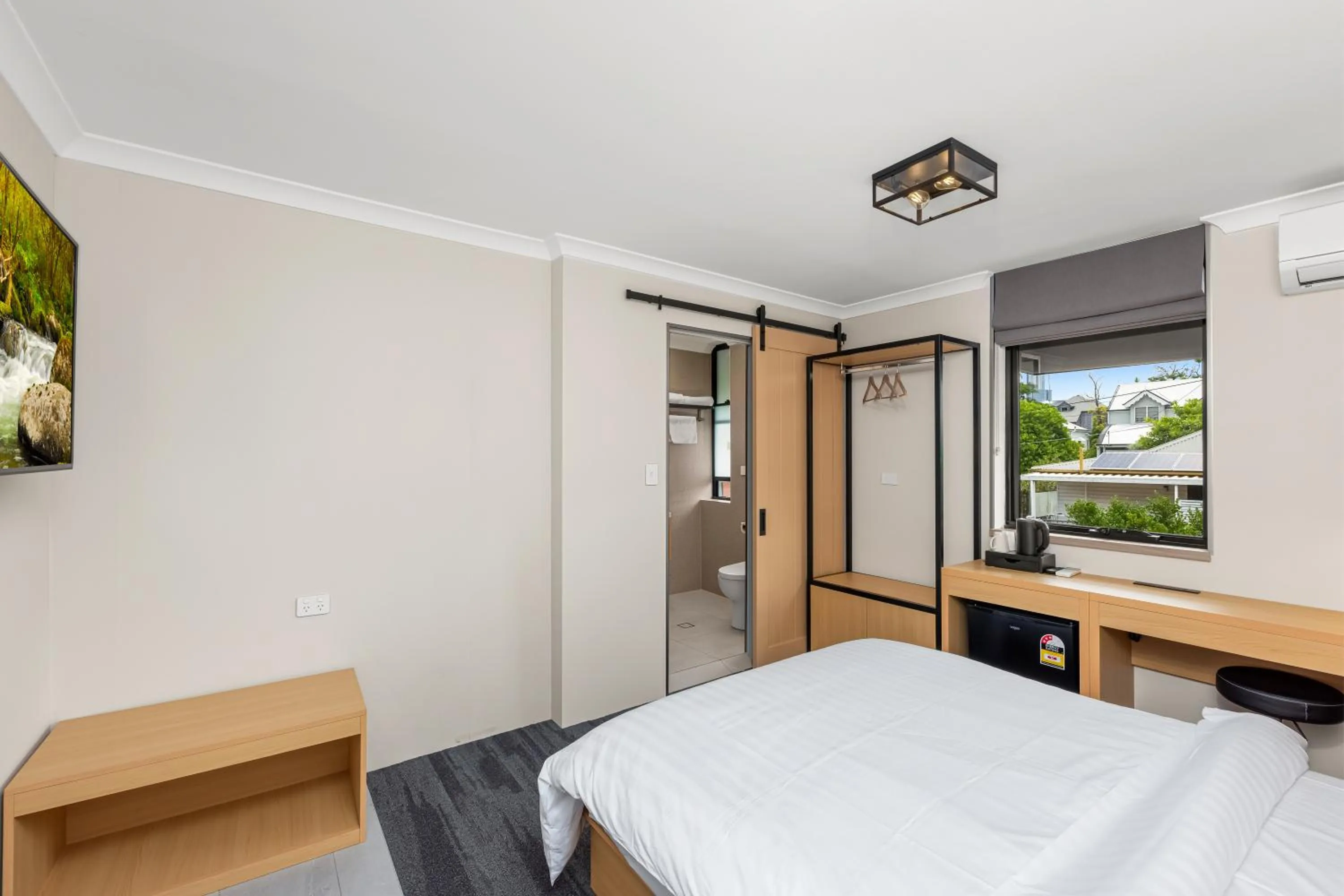 Bedroom, Bed in Spring Hill Inn