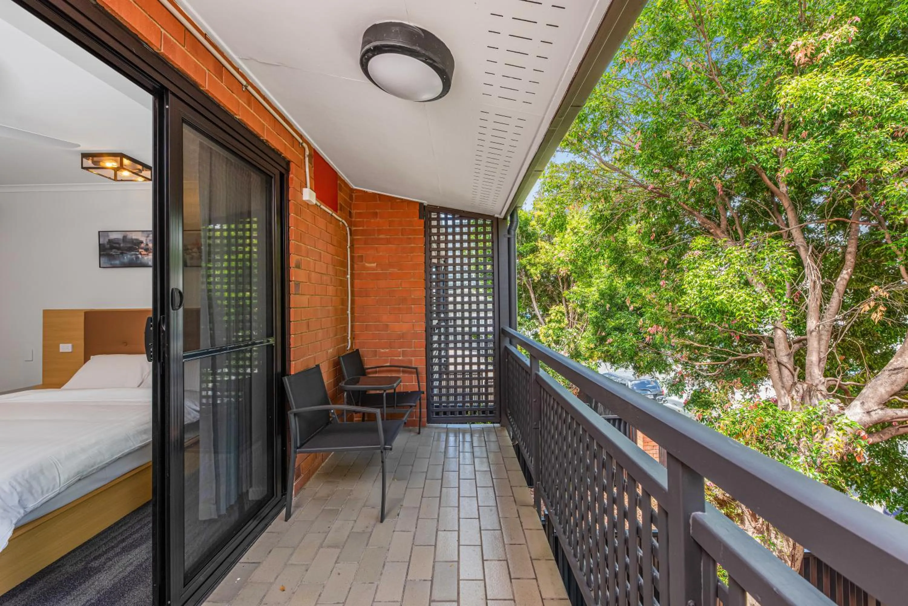 Balcony/Terrace, Bed in Spring Hill Inn