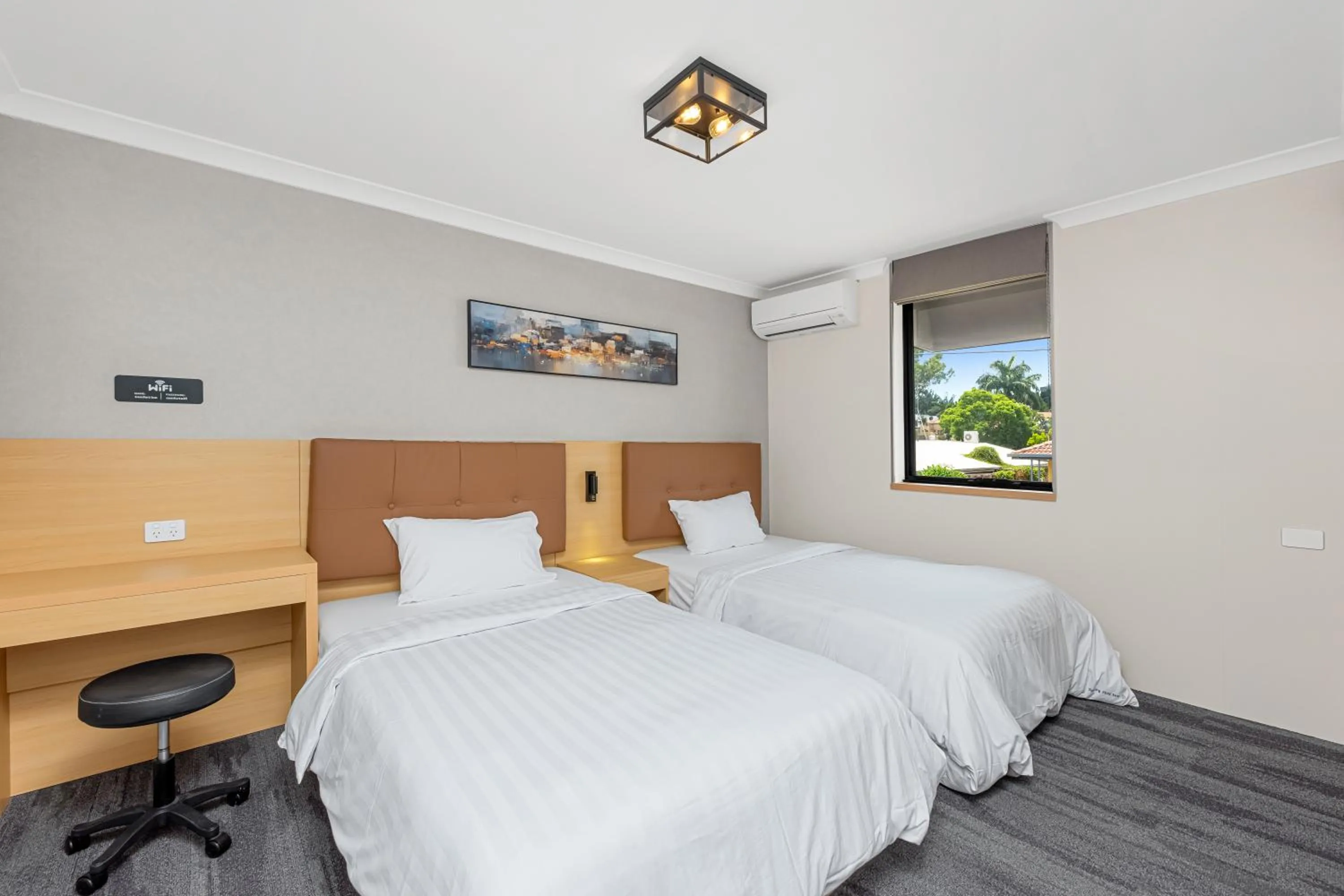 Bed in Spring Hill Inn