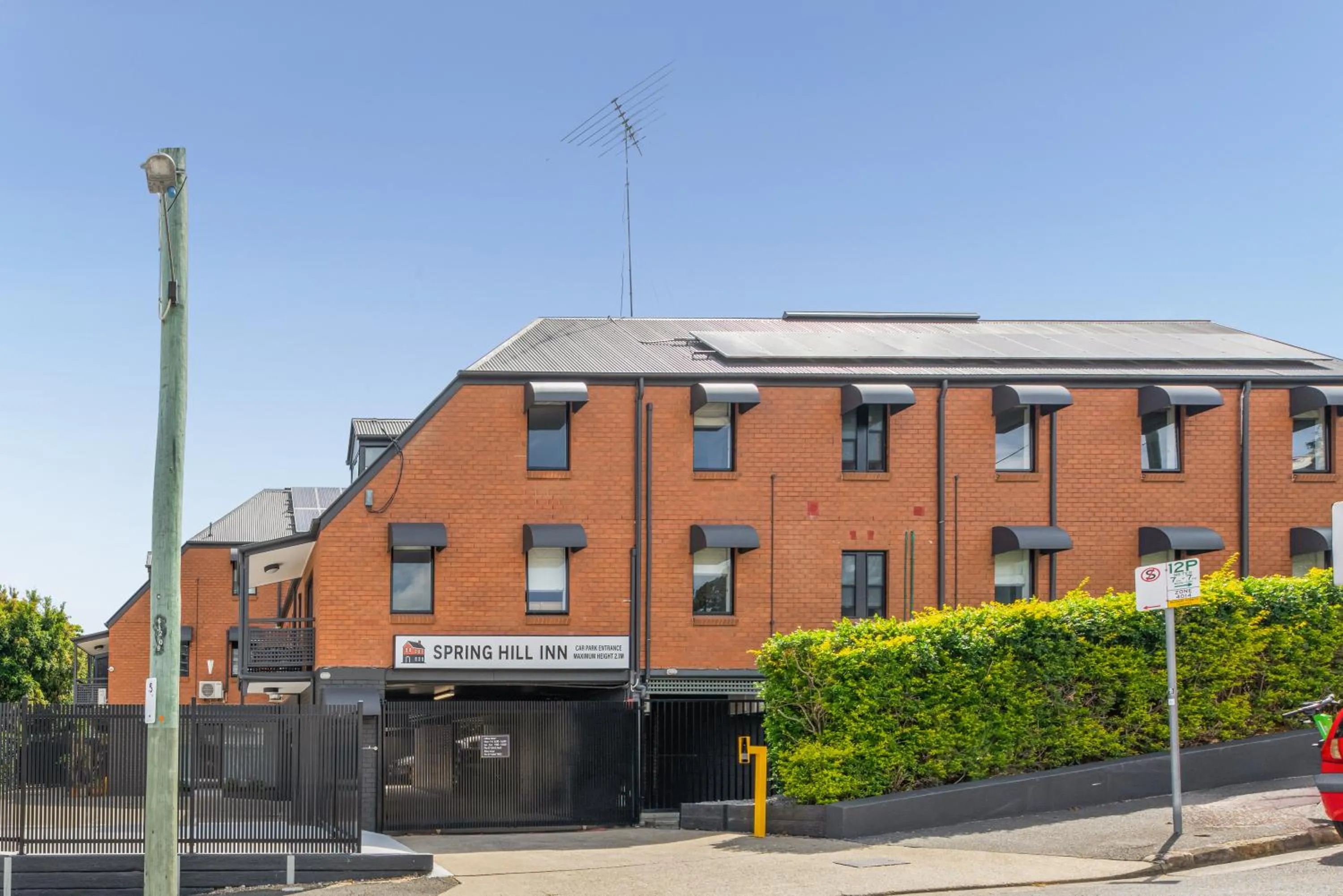 Property building in Spring Hill Inn