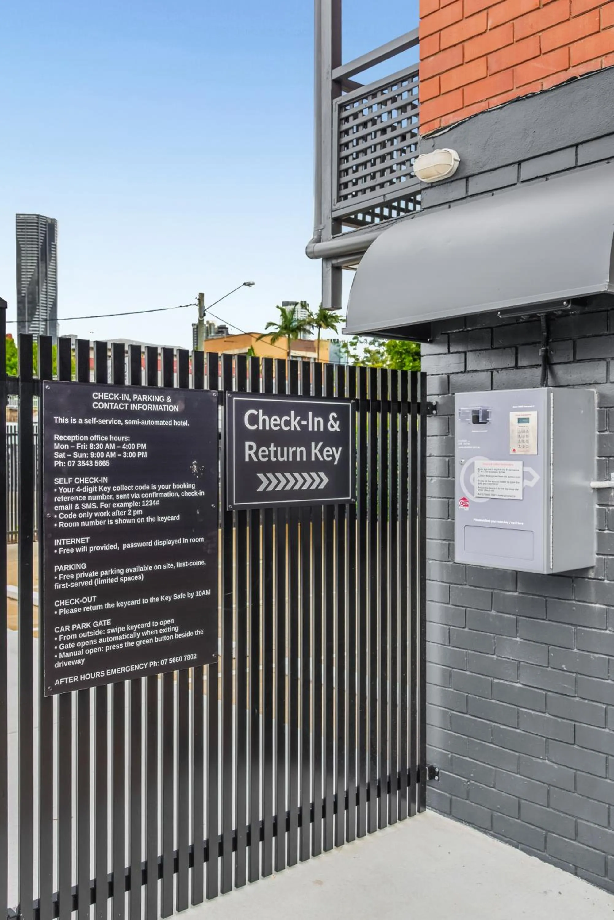 Property building in Spring Hill Inn